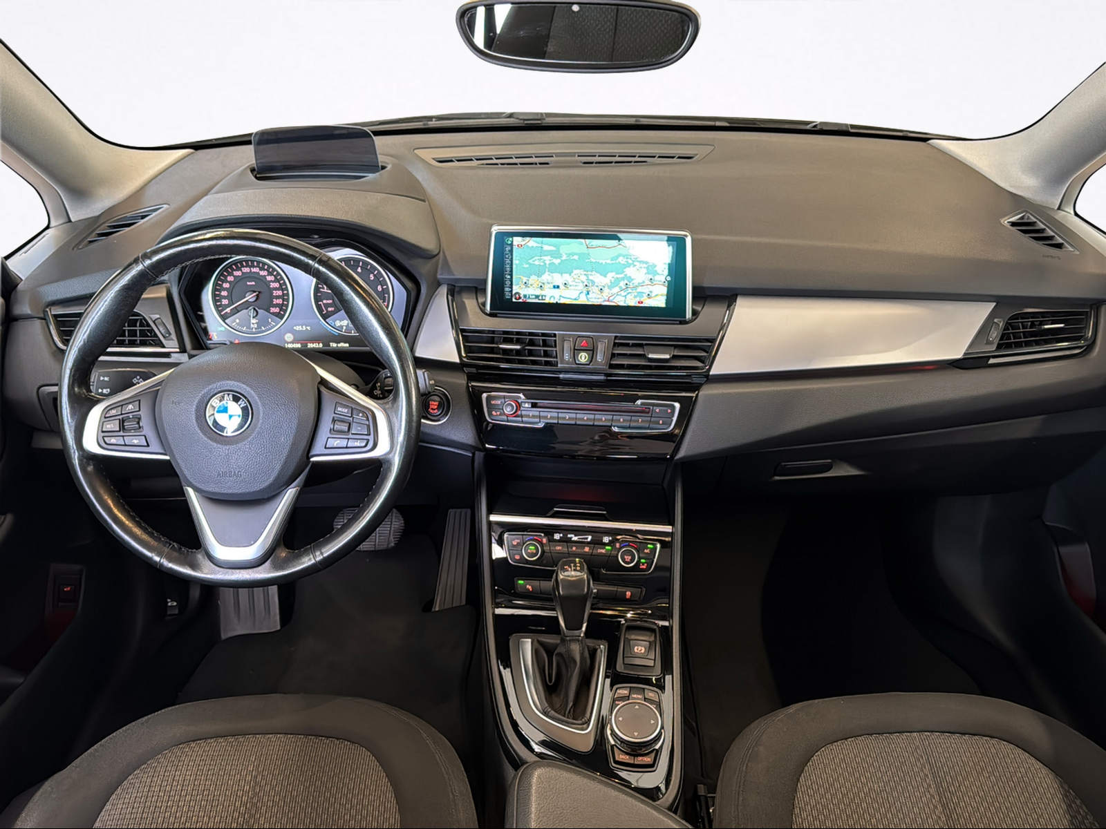 BMW 225i xDrive Active Tourer Steptronic-image-8