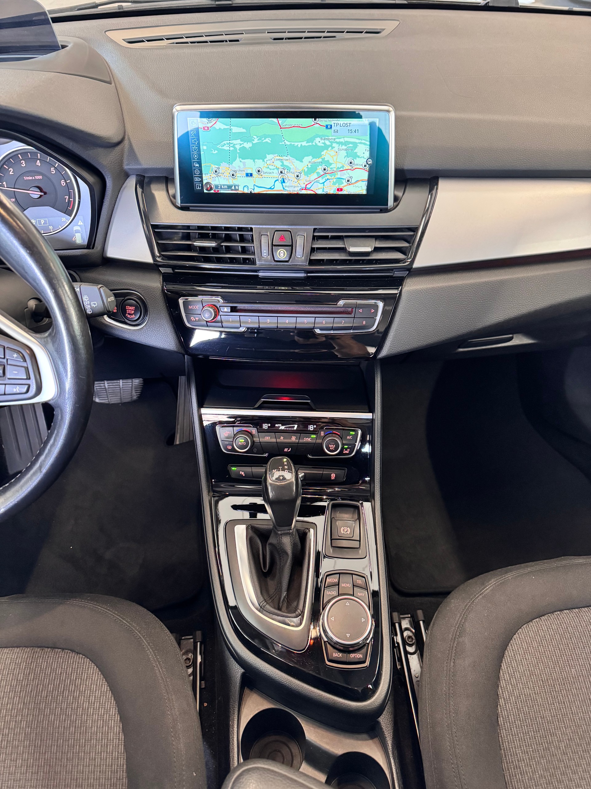 BMW 225i xDrive Active Tourer Steptronic-image-12