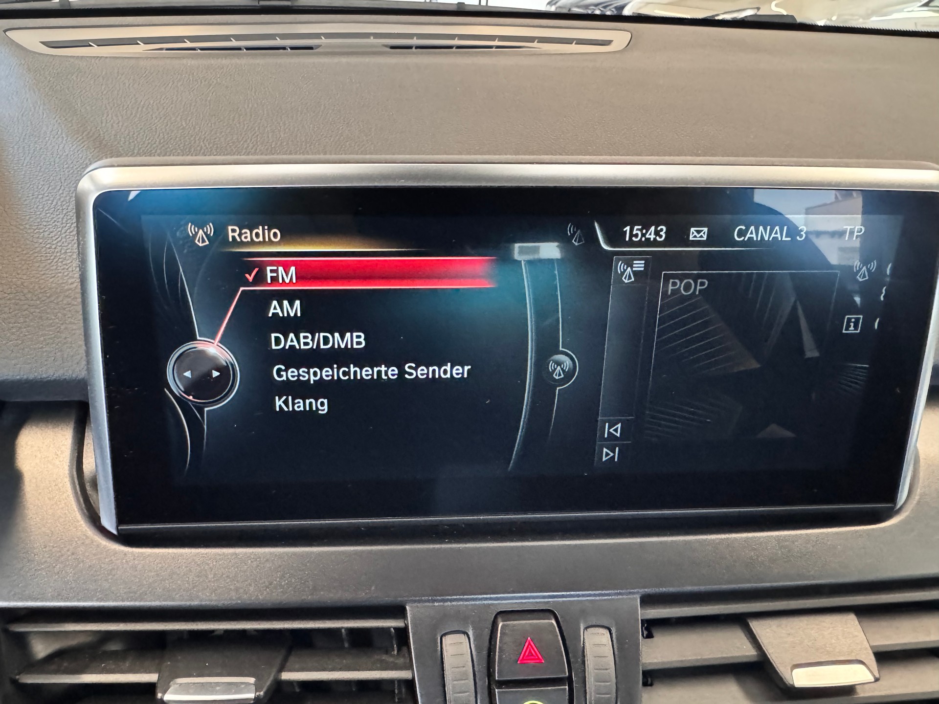 BMW 225i xDrive Active Tourer Steptronic-image-20