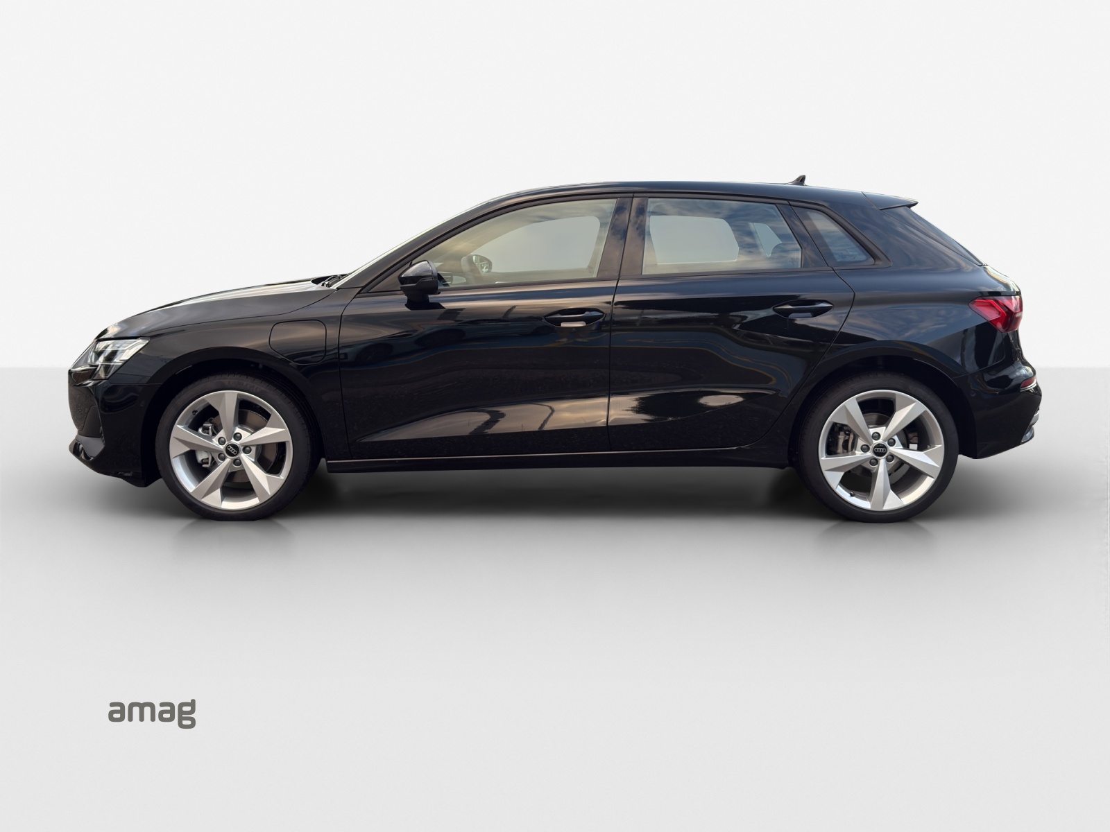 AUDI A3 Sportback 40 TFSI e Attraction S-tronic-image-1