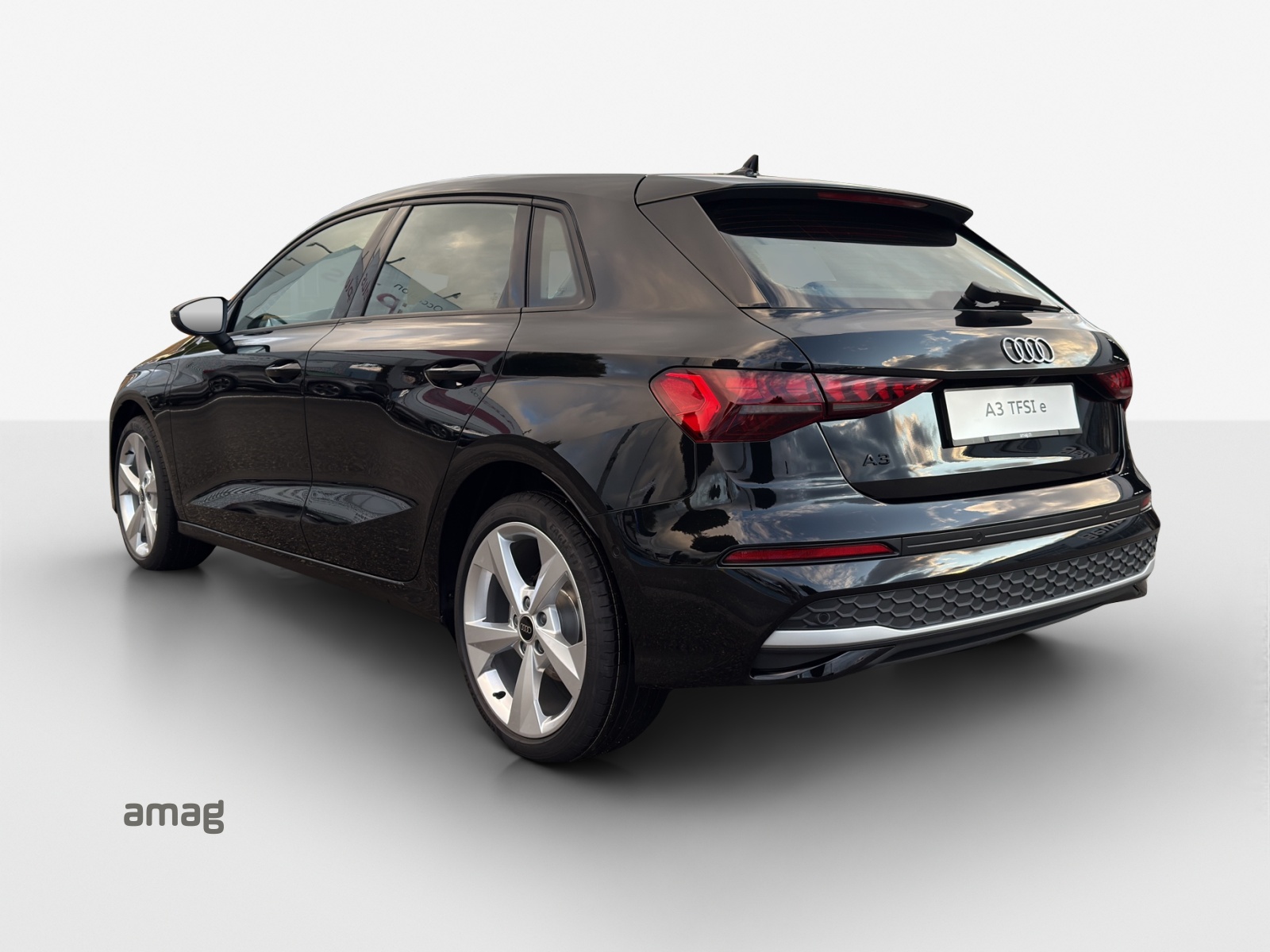 AUDI A3 Sportback 40 TFSI e Attraction S-tronic-image-2