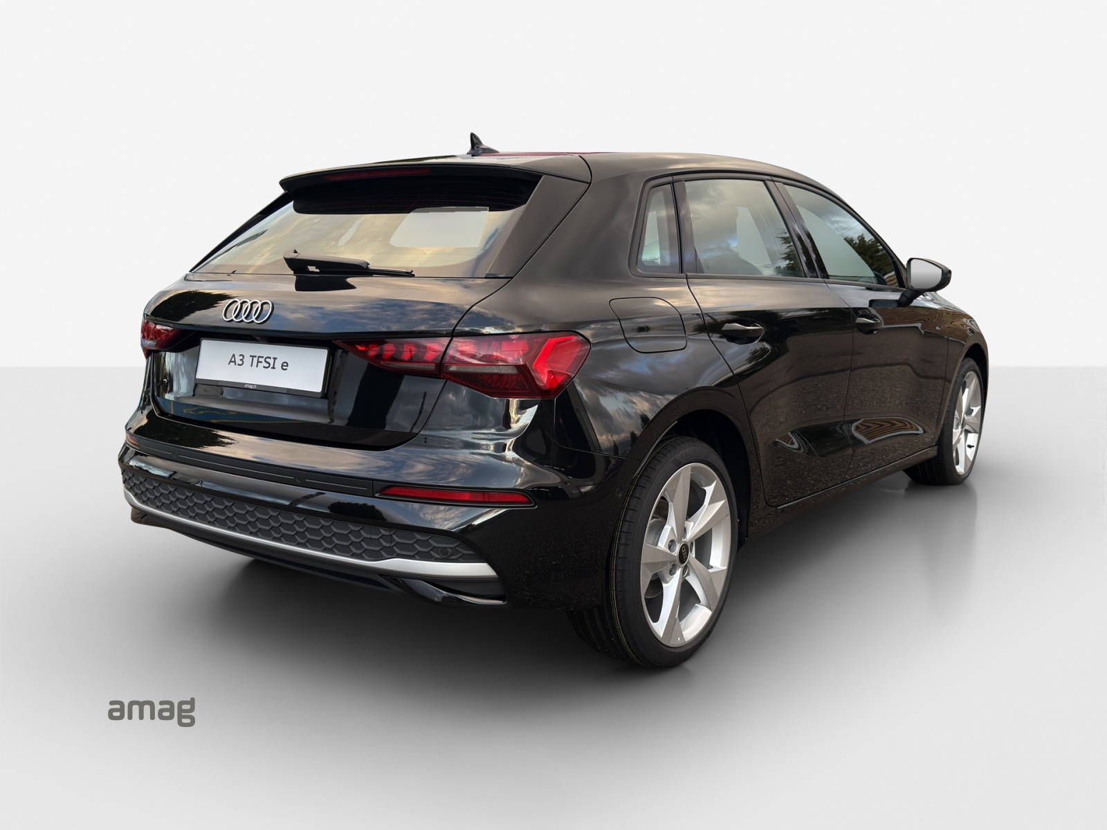 AUDI A3 Sportback 40 TFSI e Attraction S-tronic-image-4