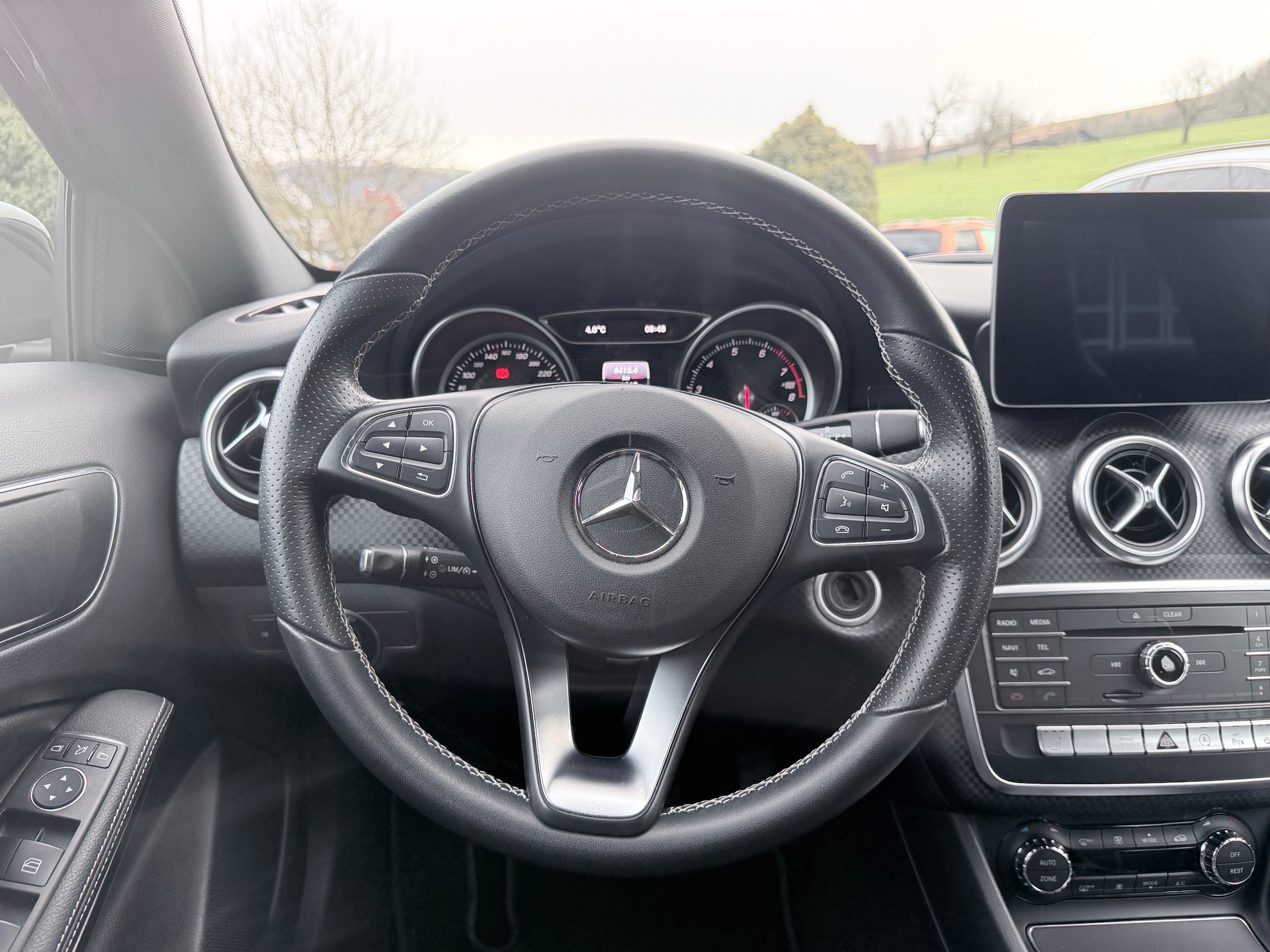 MERCEDES-BENZ A 180 Night Star 7G-DCT-image-12