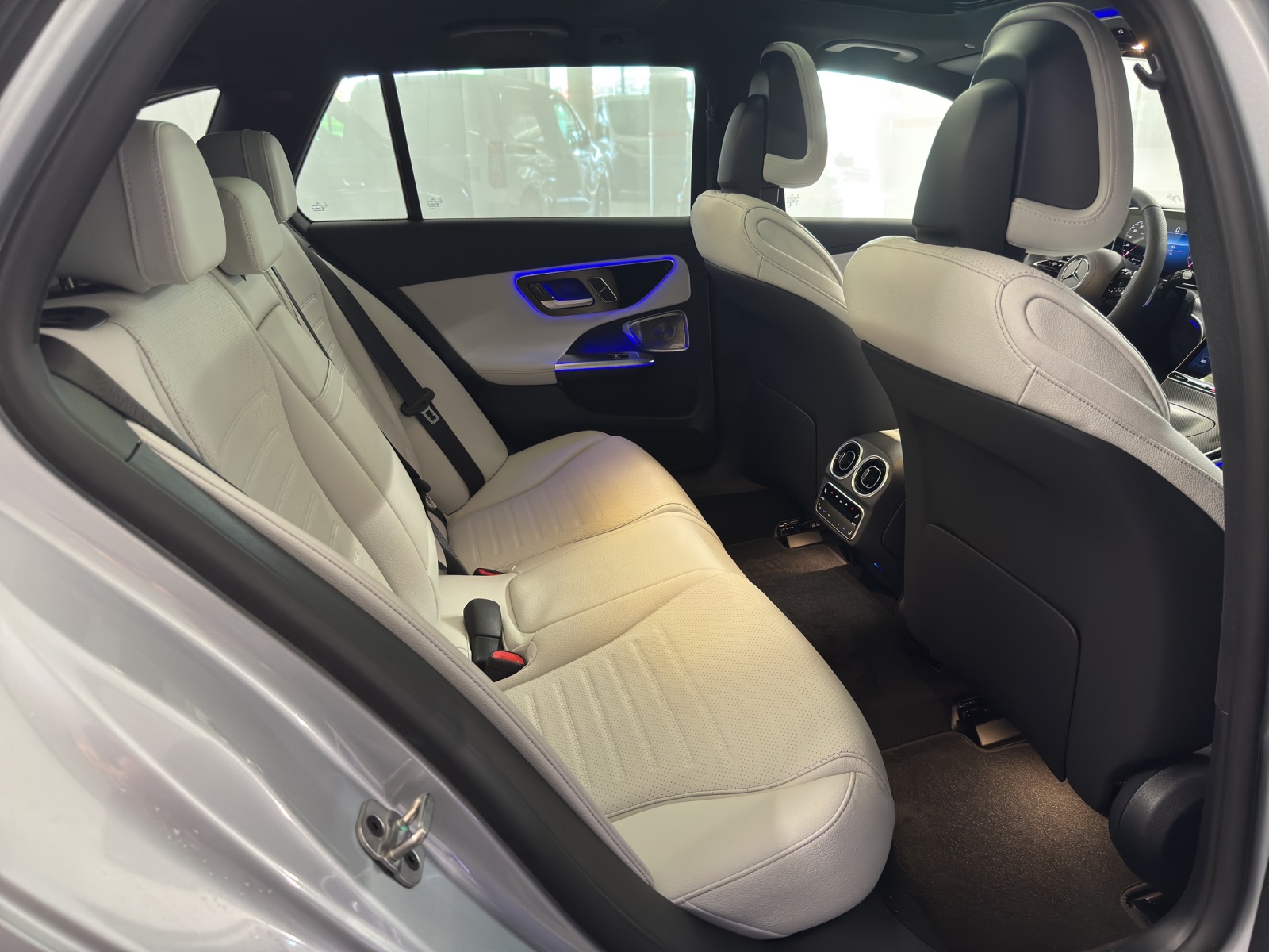 MERCEDES-BENZ C 220 d AMG Line 4Matic T-Modell Swiss Star-image-9