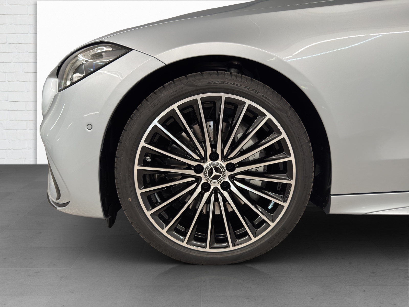 MERCEDES-BENZ C 220 d AMG Line 4Matic T-Modell Swiss Star-image-5