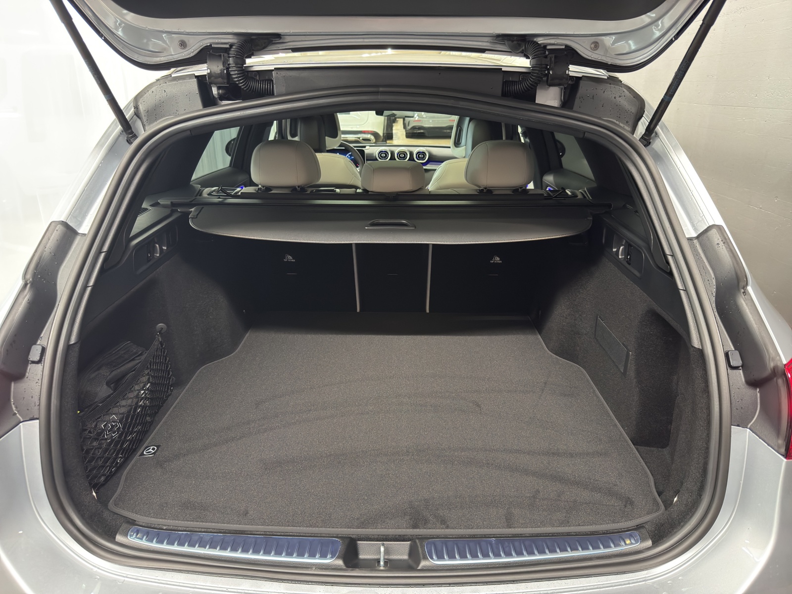 MERCEDES-BENZ C 220 d AMG Line 4Matic T-Modell Swiss Star-image-10