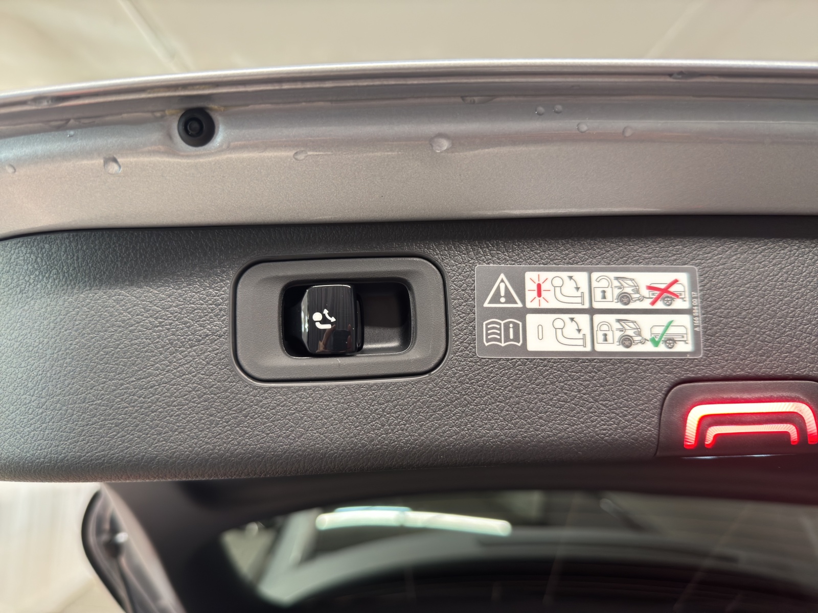 MERCEDES-BENZ C 220 d AMG Line 4Matic T-Modell Swiss Star-image-12