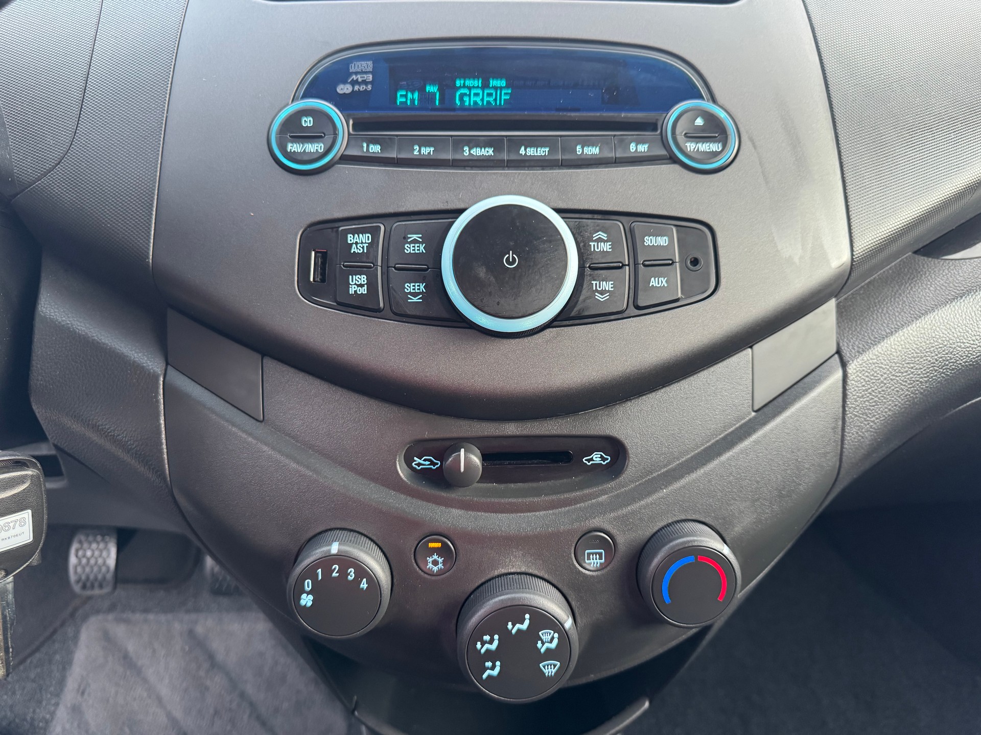 CHEVROLET Spark 1.0 LS-image-10
