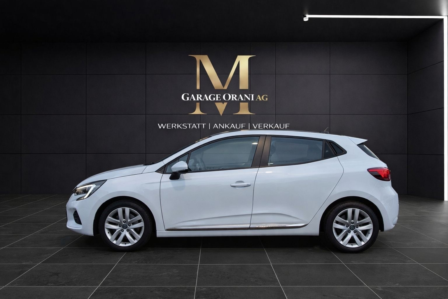 RENAULT Clio 1.0 Business-showroom-element-1