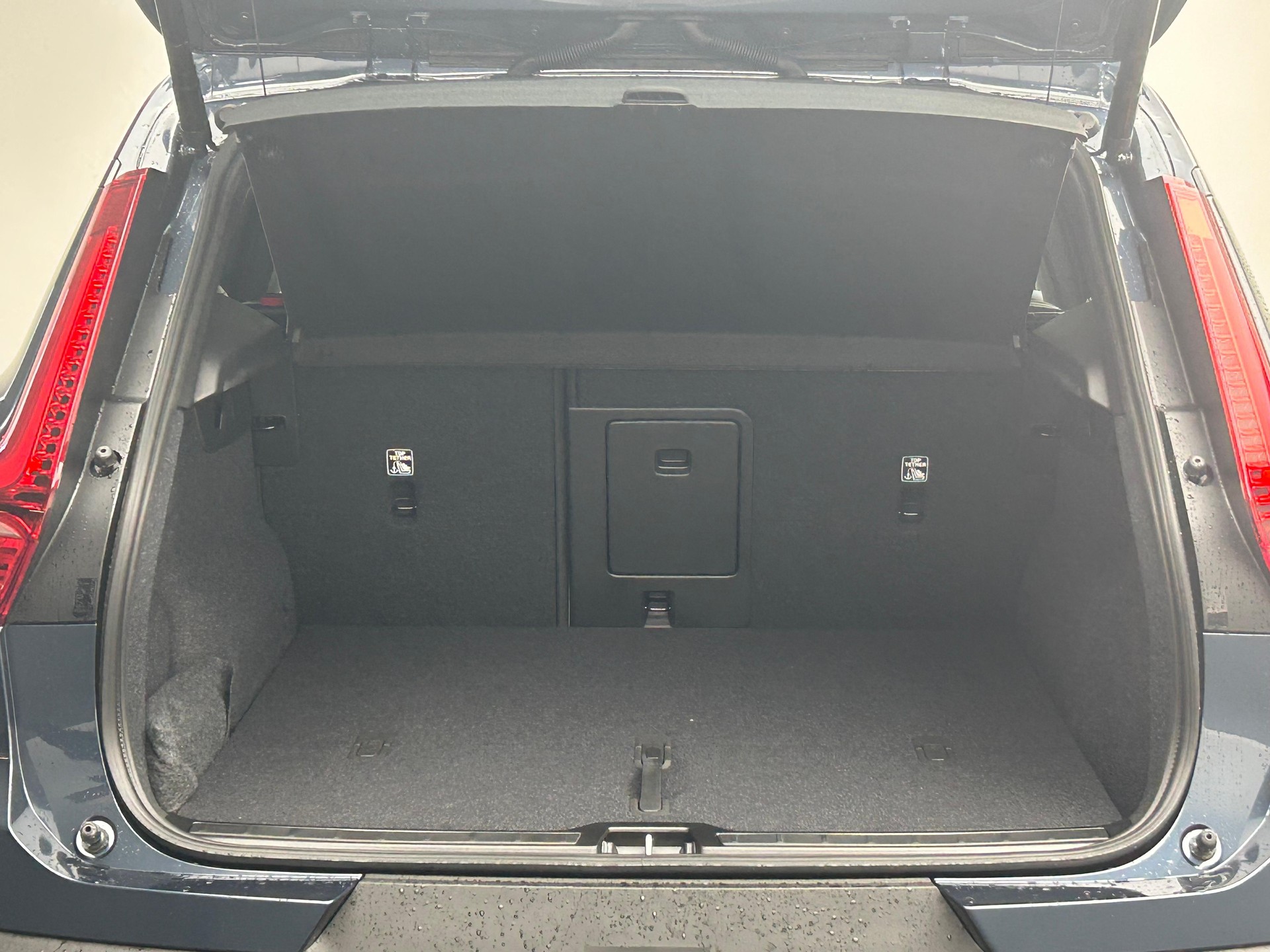 VOLVO XC40 2.0 B4 MH Plus Dark-image-22