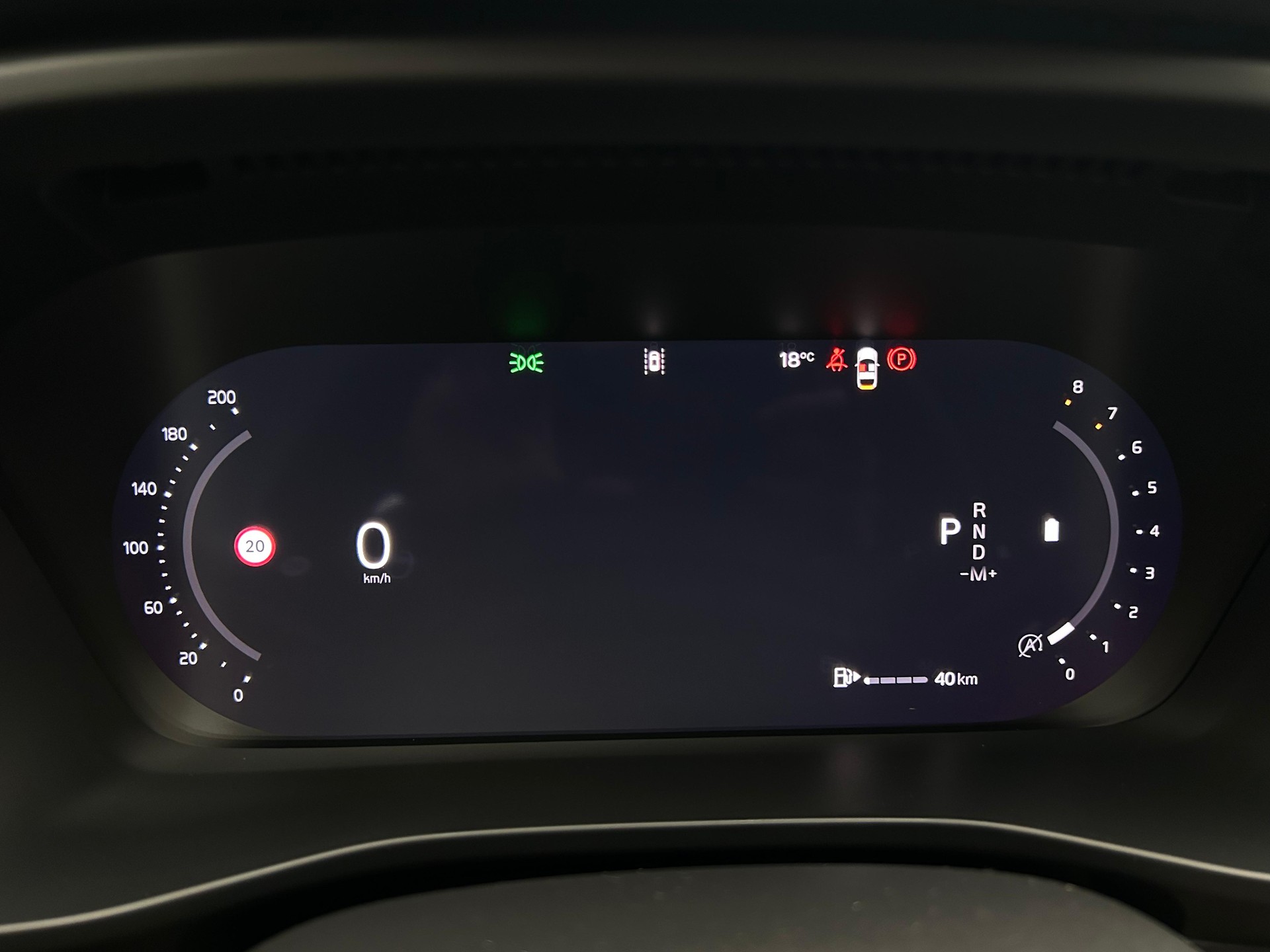 VOLVO XC40 2.0 B4 MH Plus Dark-image-9