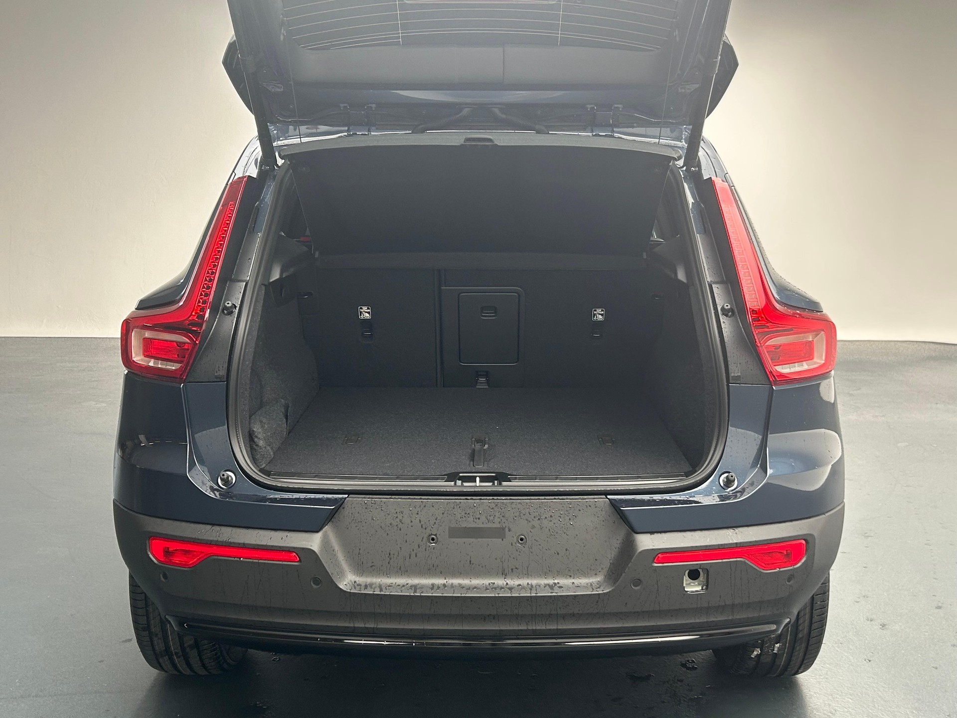 VOLVO XC40 2.0 B4 MH Plus Dark-image-21