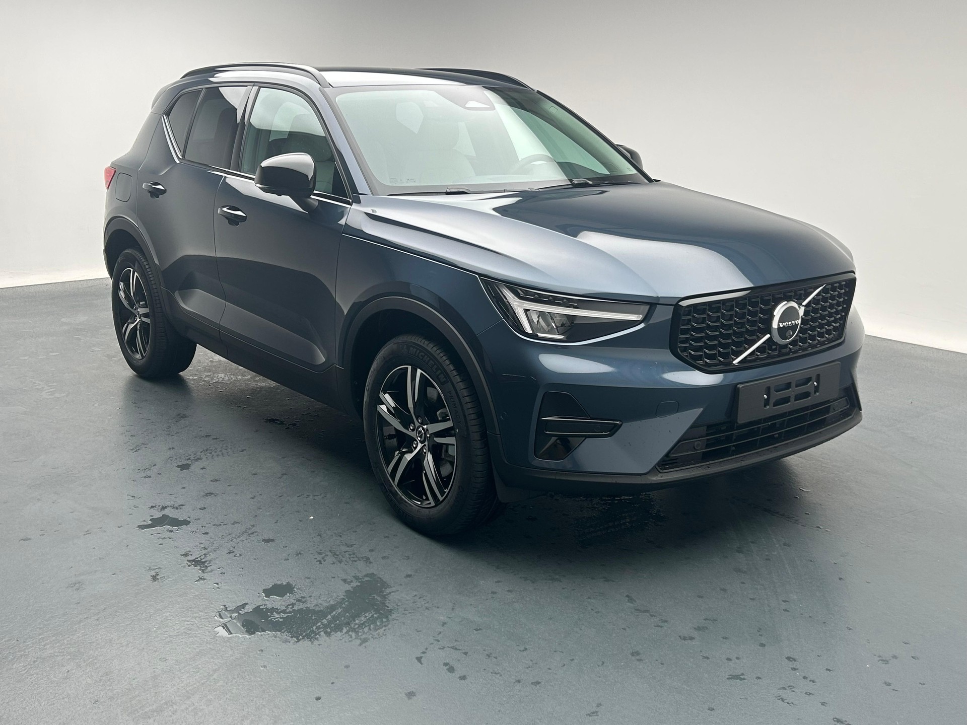 VOLVO XC40 2.0 B4 MH Plus Dark-image-29