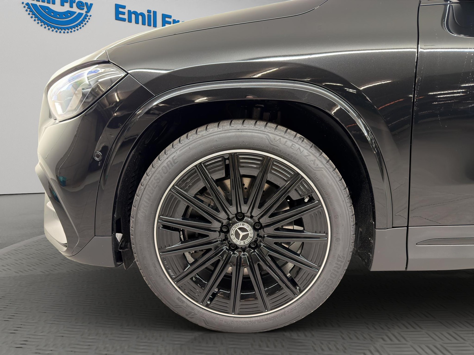 MERCEDES-BENZ GLA 250 Swiss Star AMG Line 4matic-image-3