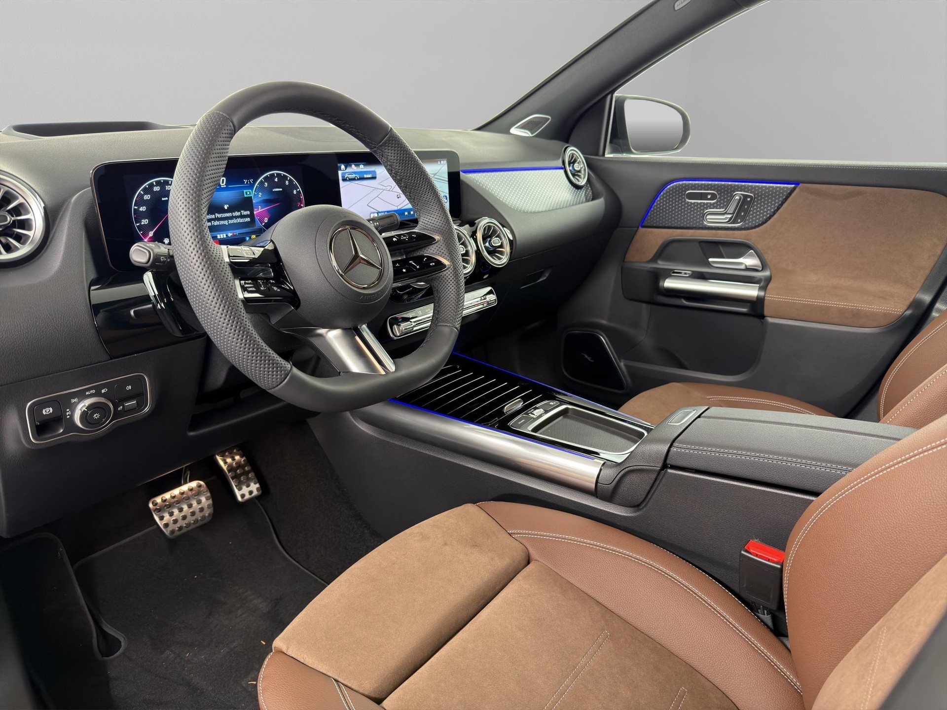 MERCEDES-BENZ GLA 250 Swiss Star AMG Line 4matic-image-9