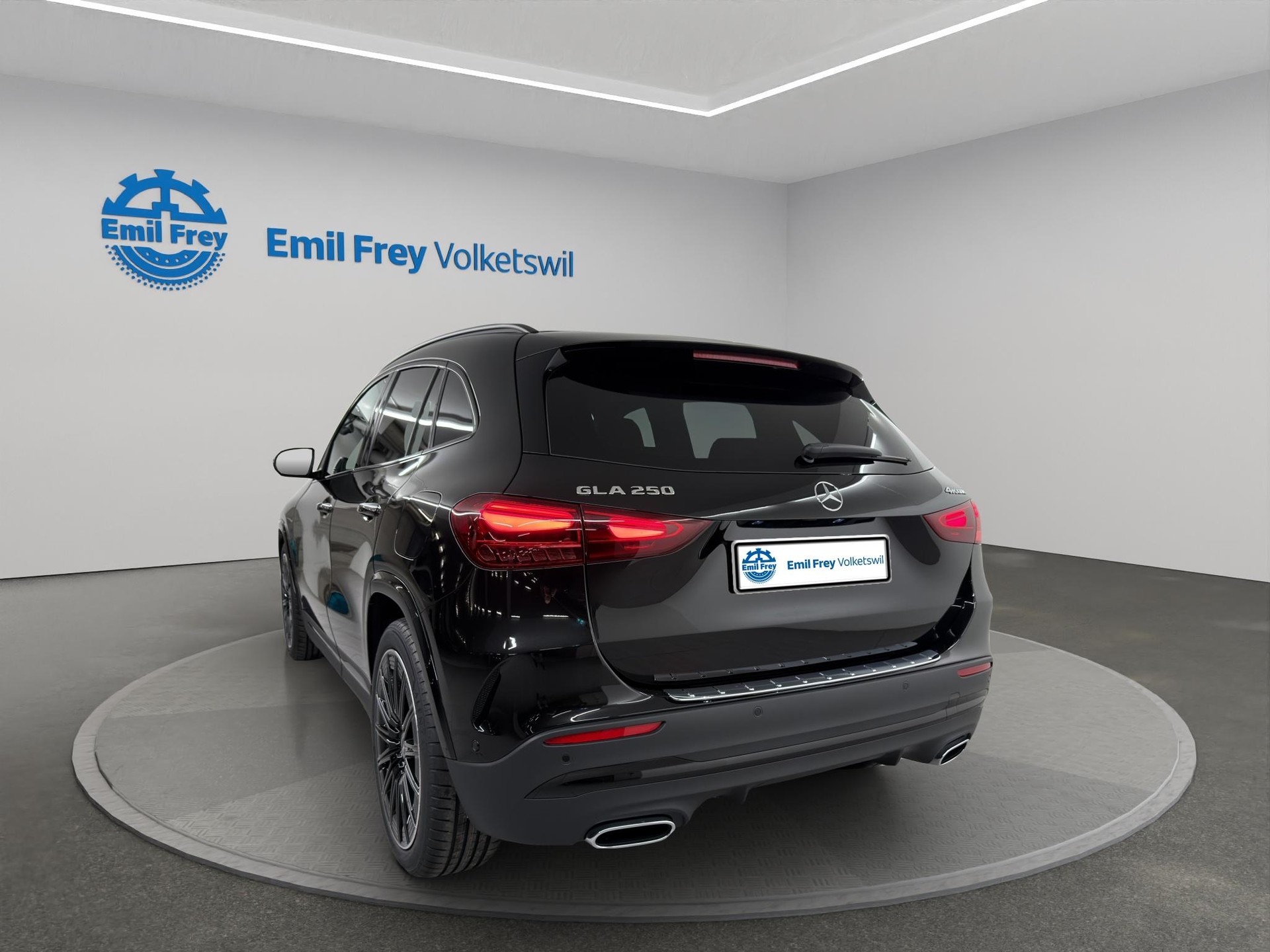 MERCEDES-BENZ GLA 250 Swiss Star AMG Line 4matic-image-2