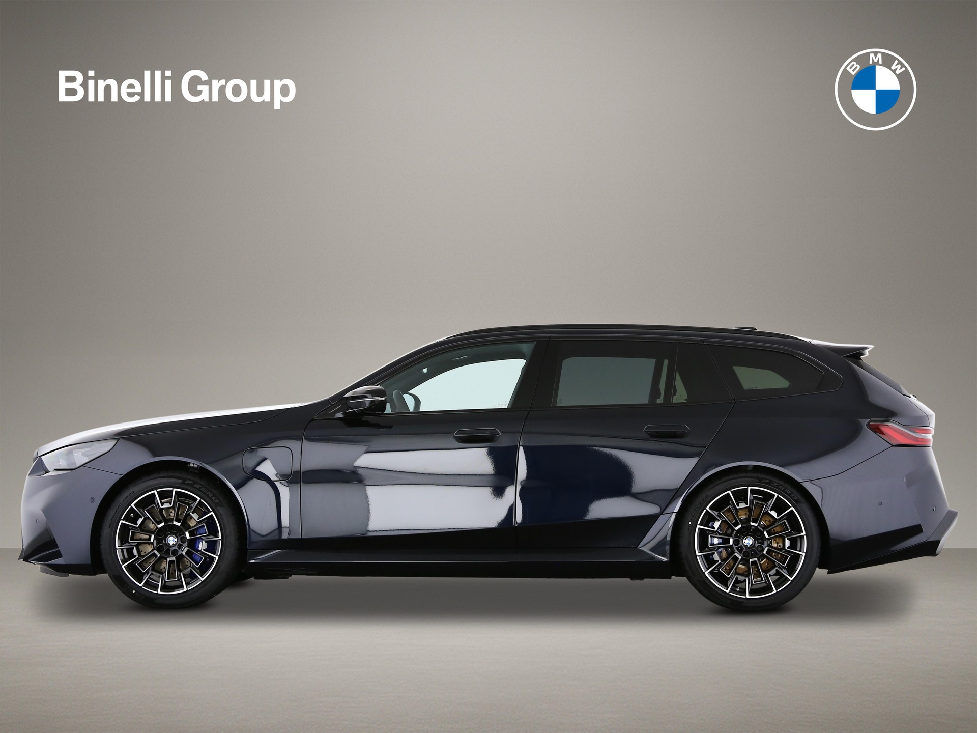BMW M5 xDrive Touring-image-4