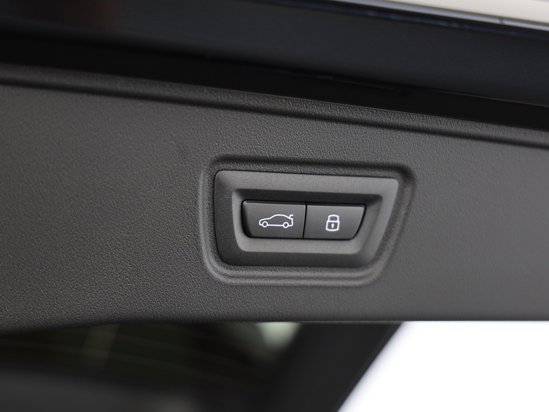 BMW M5 xDrive Touring-image-10