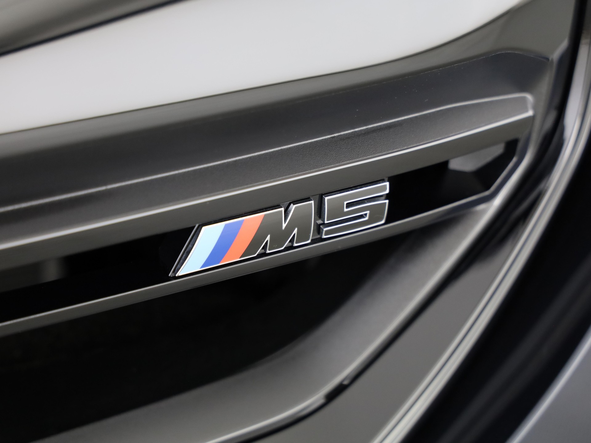BMW M5 xDrive Touring-image-6