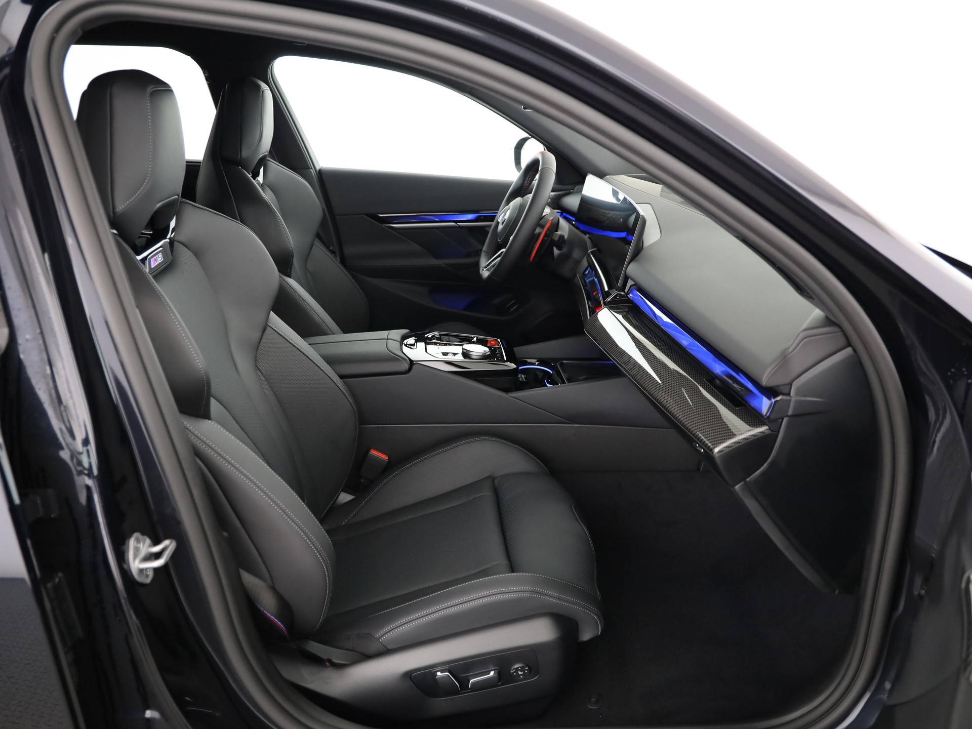 BMW M5 xDrive Touring-image-16