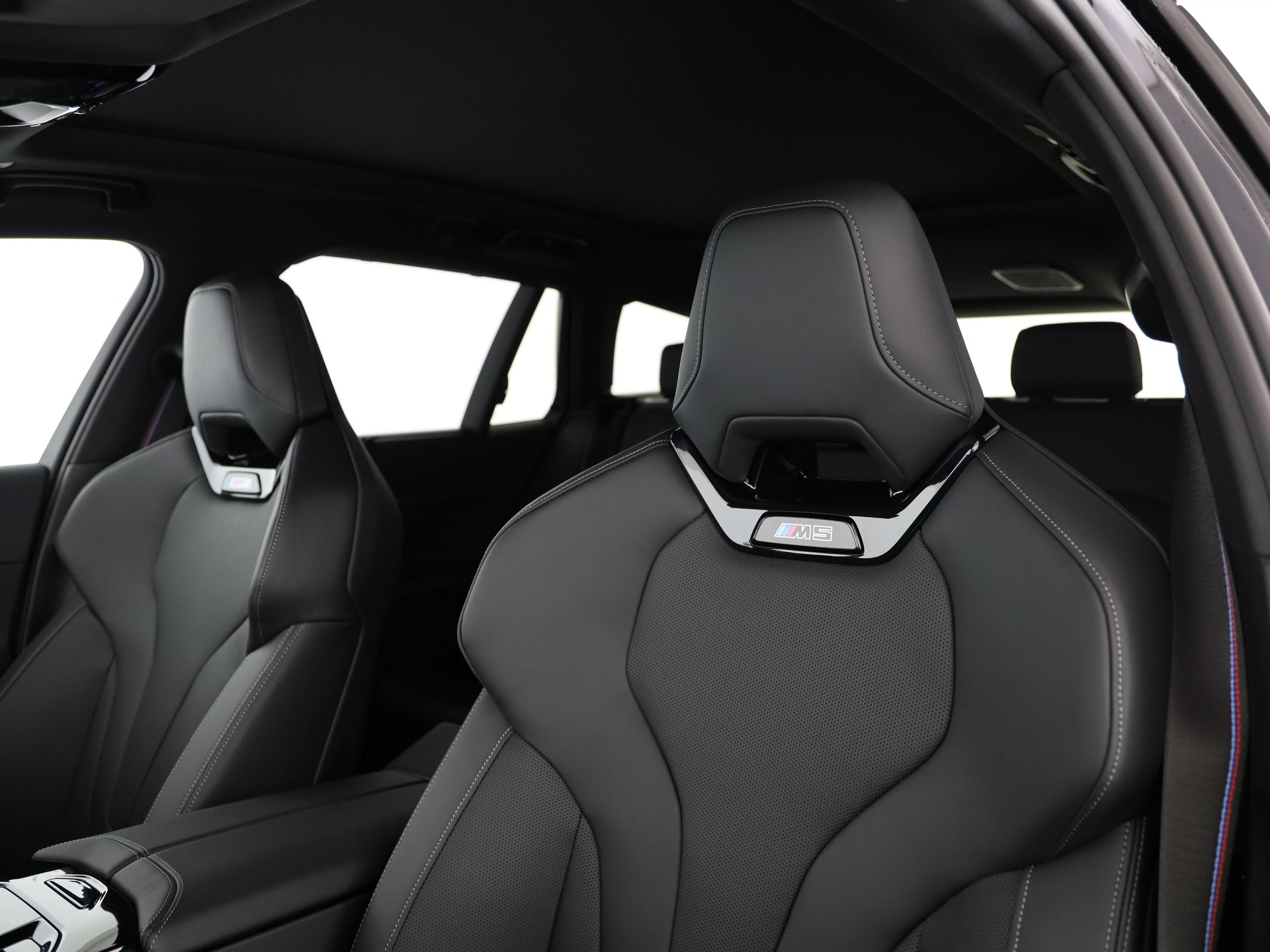 BMW M5 xDrive Touring-image-12