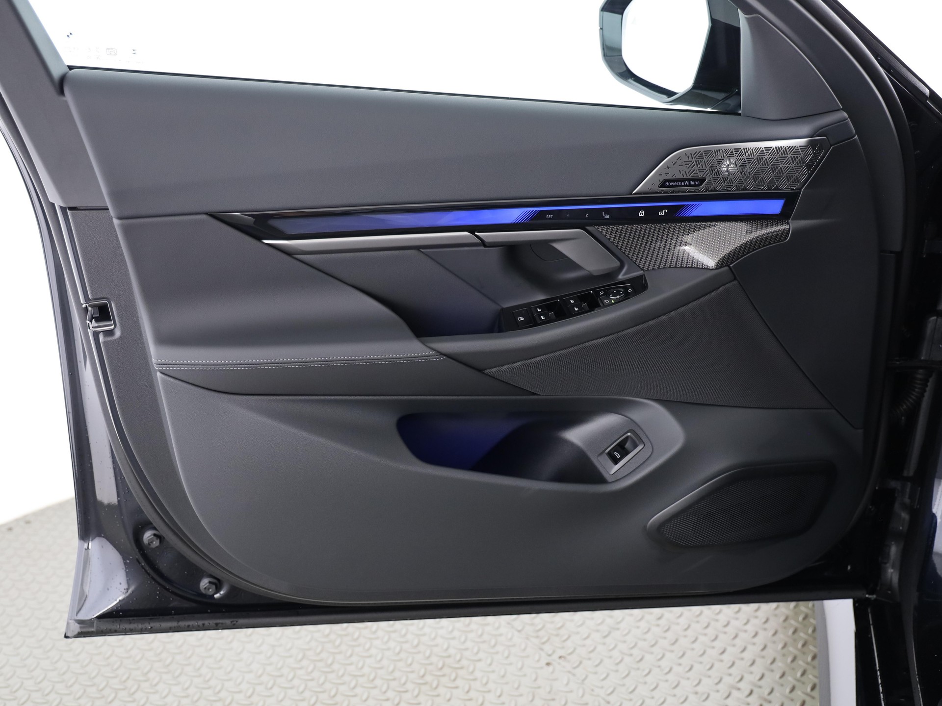 BMW M5 xDrive Touring-image-11