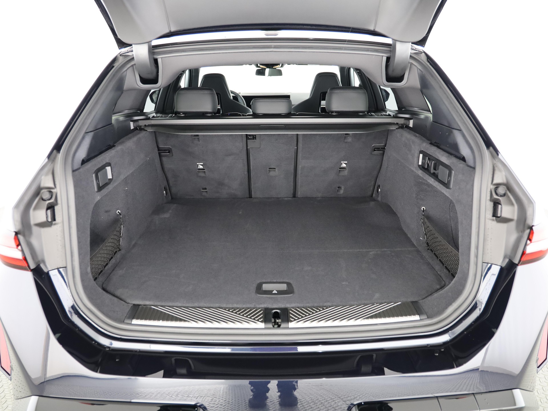 BMW M5 xDrive Touring-image-8