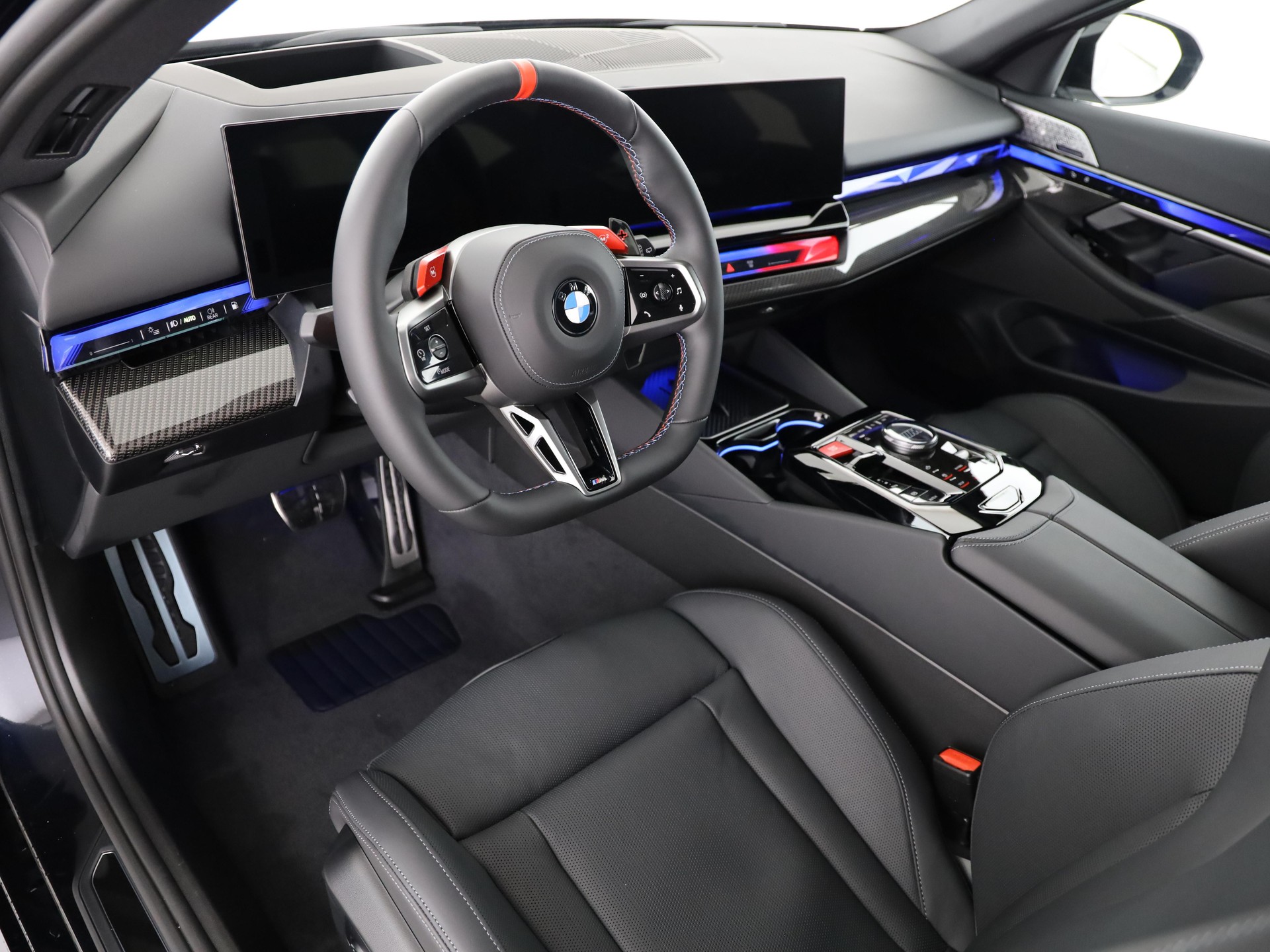 BMW M5 xDrive Touring-image-13