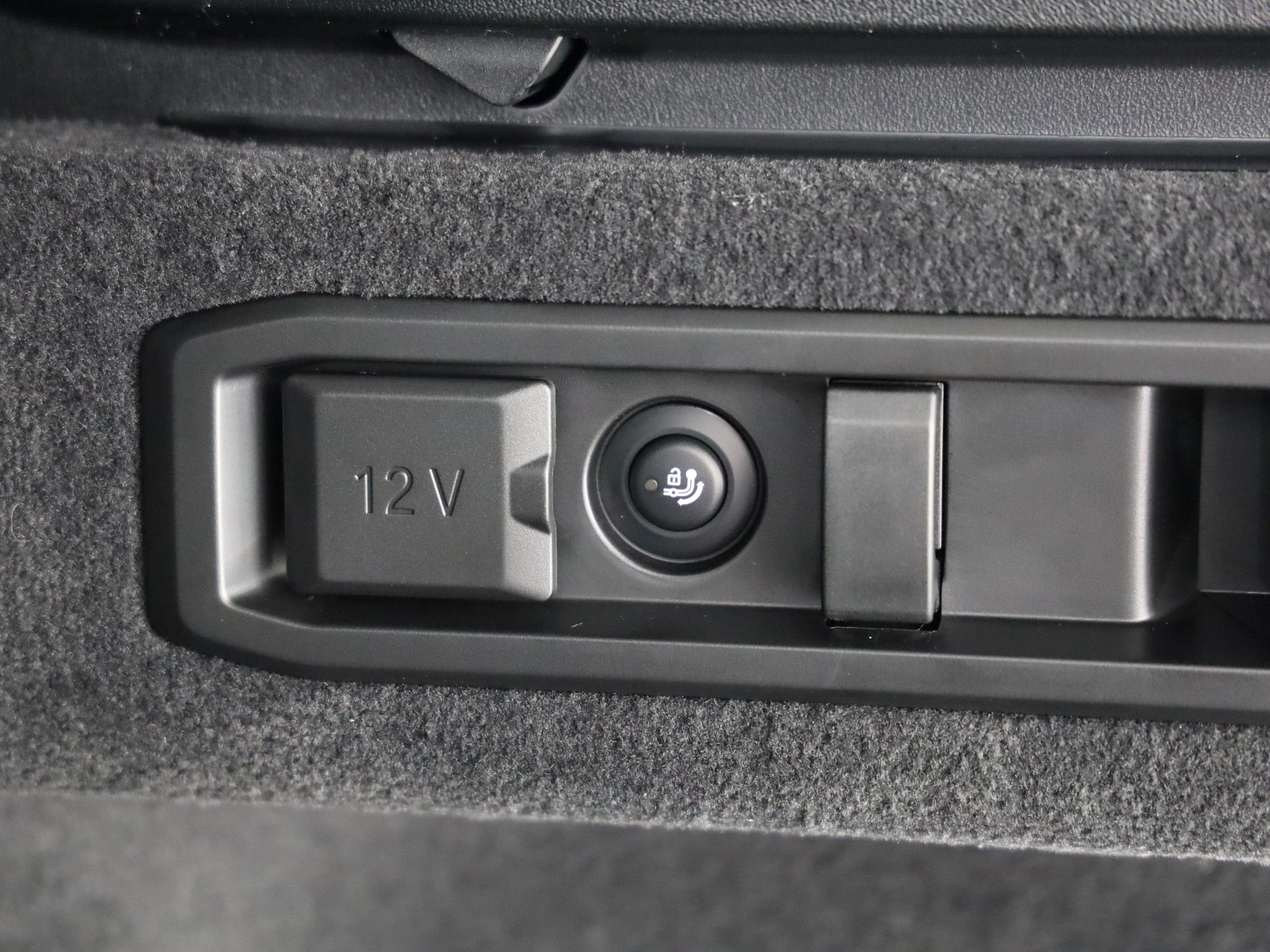 BMW M5 xDrive Touring-image-9