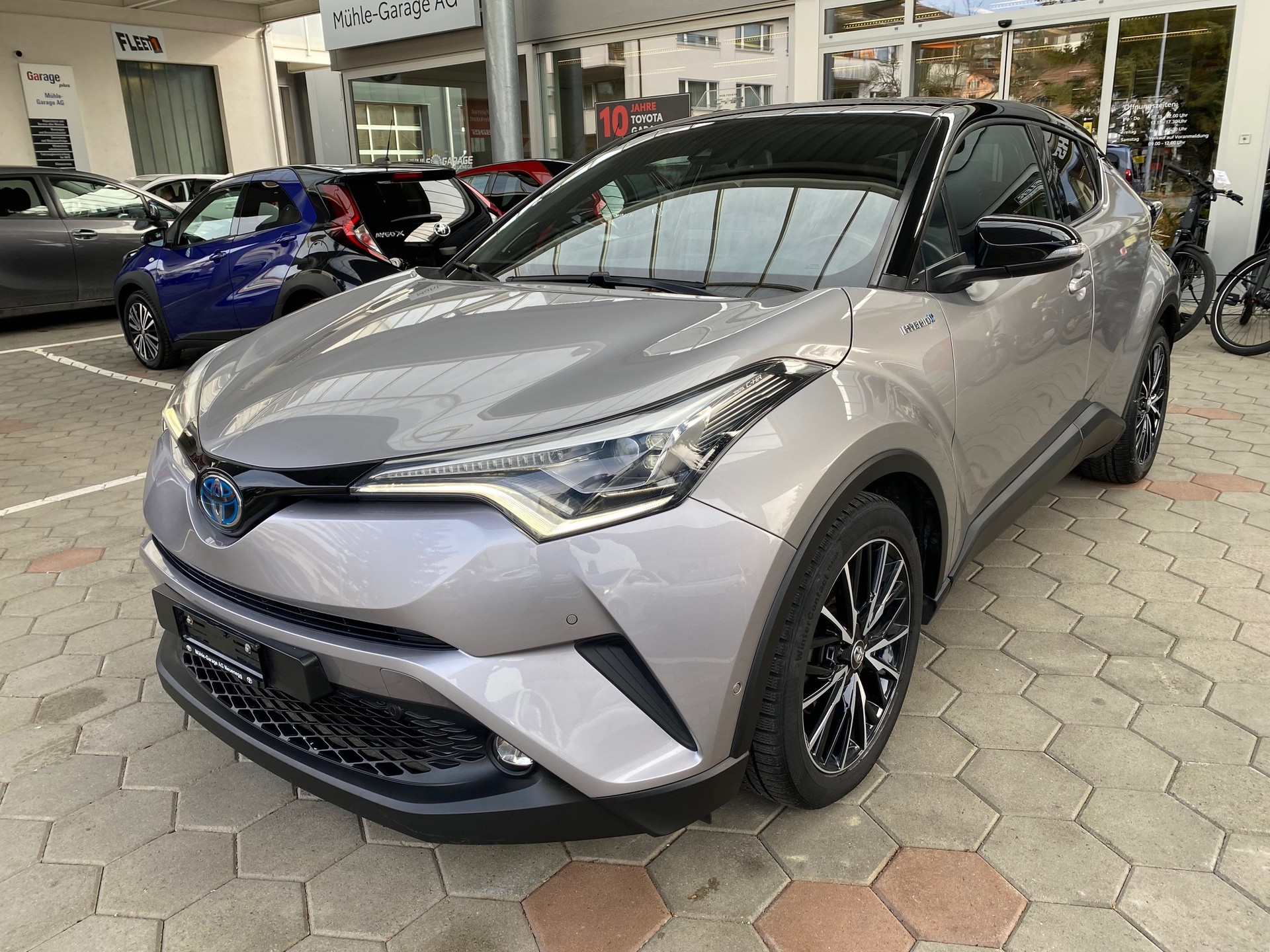 TOYOTA C-HR 1.8 HSD Style CVT-showroom-element-1