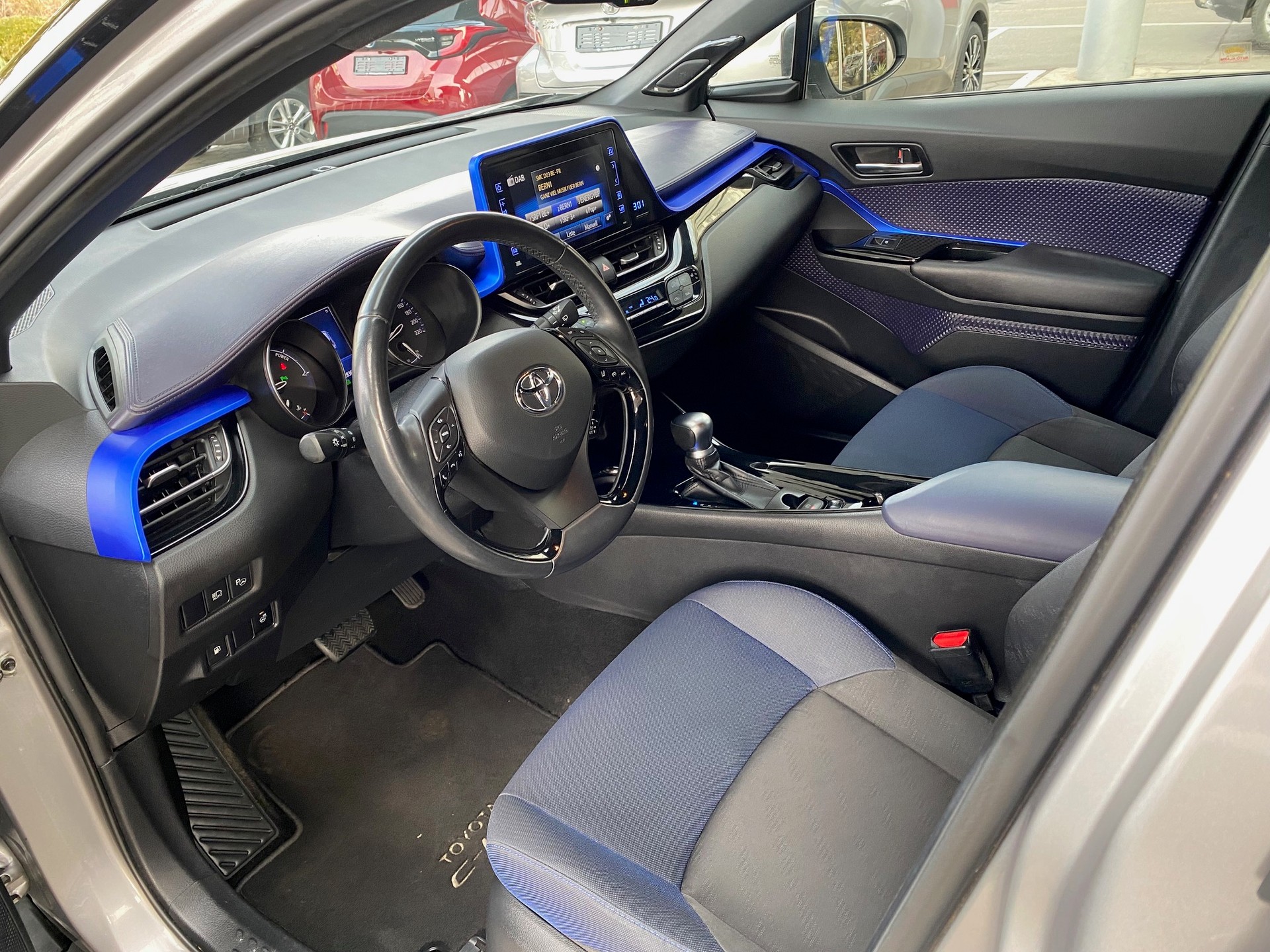 TOYOTA C-HR 1.8 HSD Style CVT-showroom-element-3