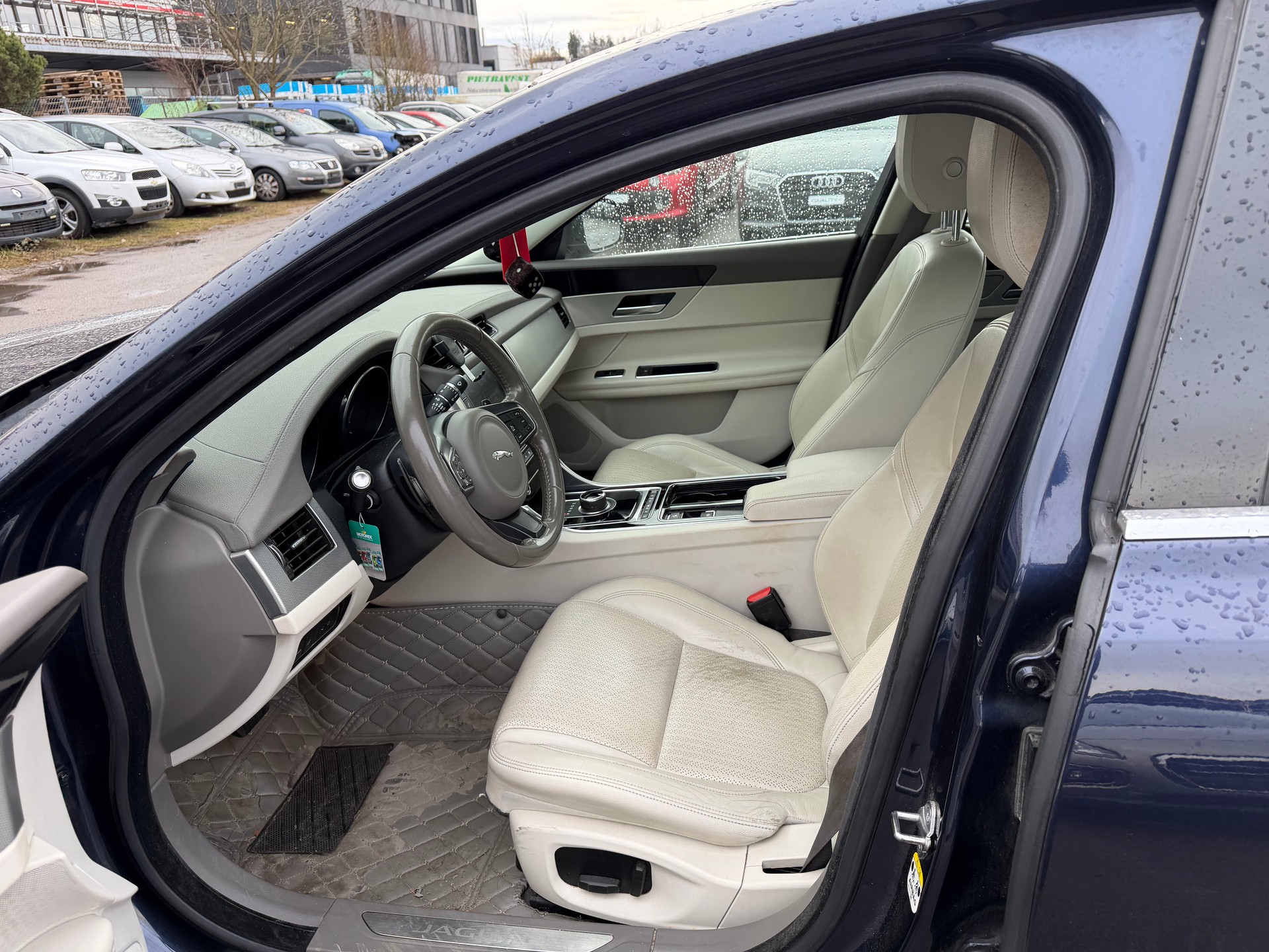 JAGUAR XF 20d Prestige-image-6