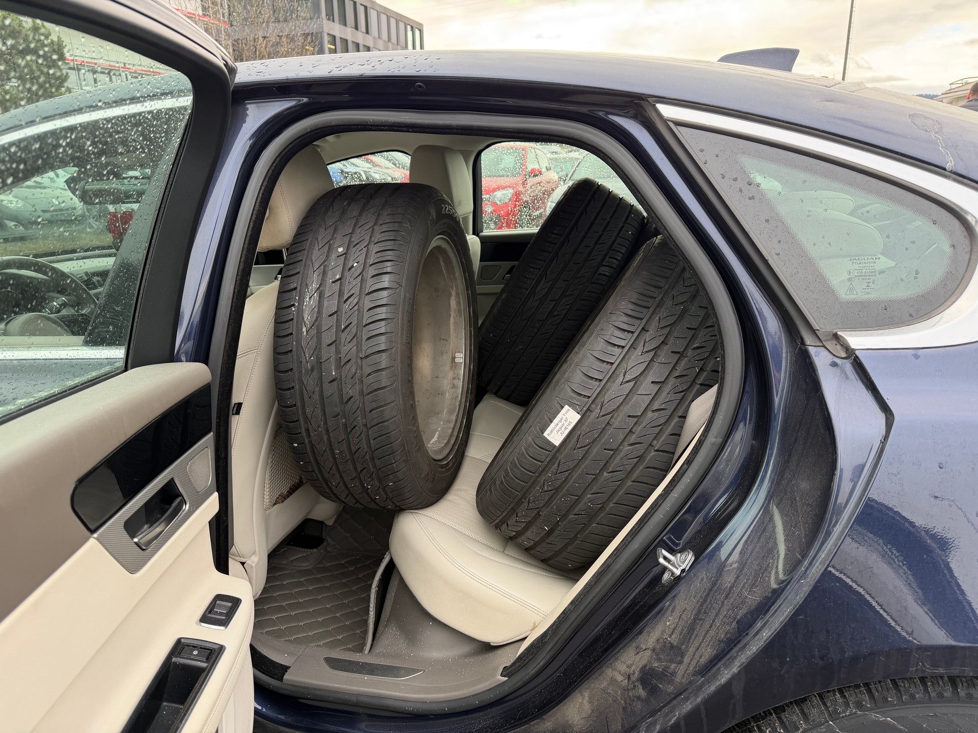 JAGUAR XF 20d Prestige-image-9