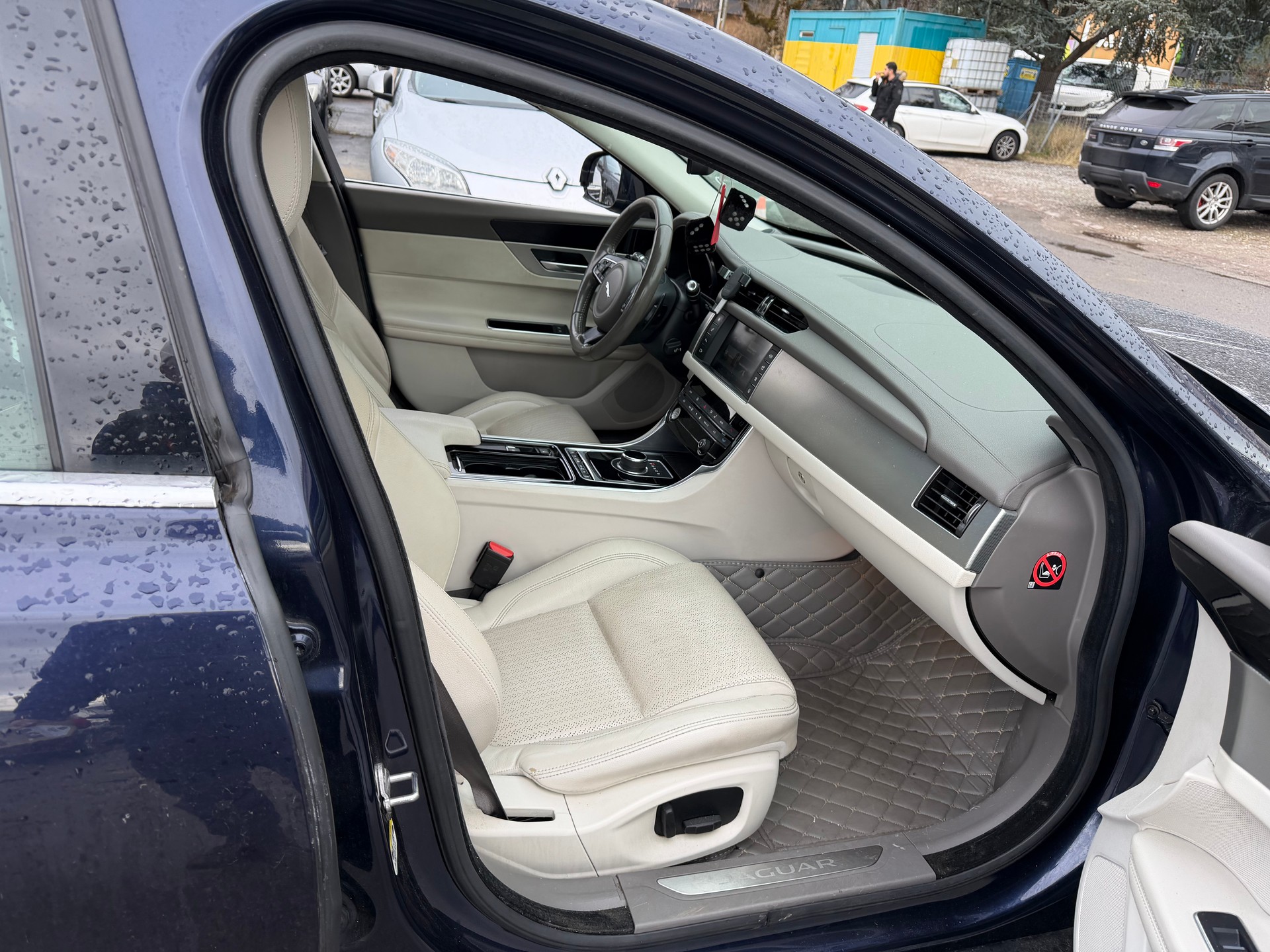 JAGUAR XF 20d Prestige-image-8