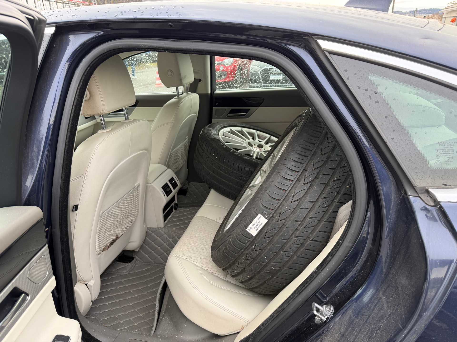JAGUAR XF 20d Prestige-image-10