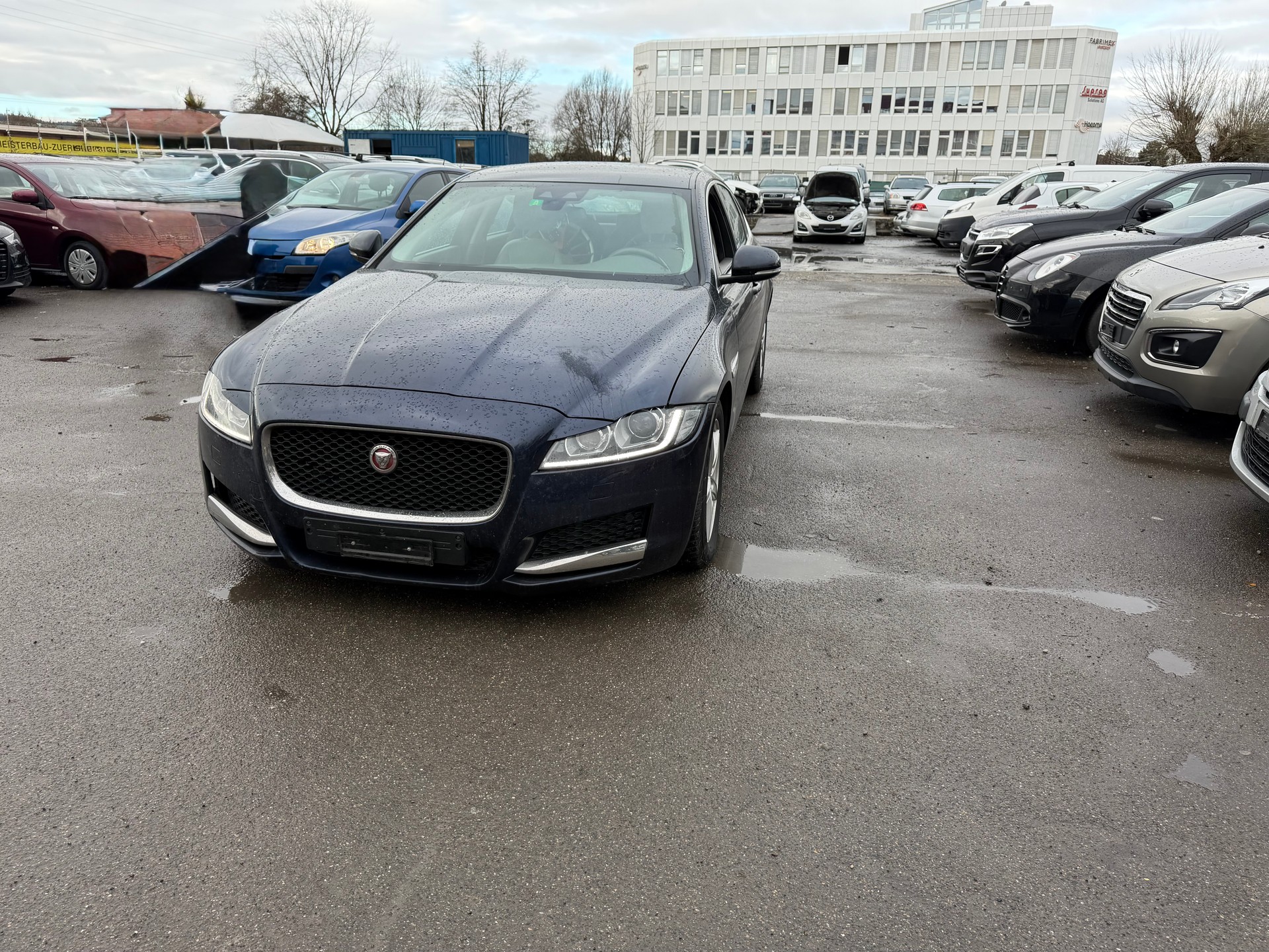 JAGUAR XF 20d Prestige-image-1