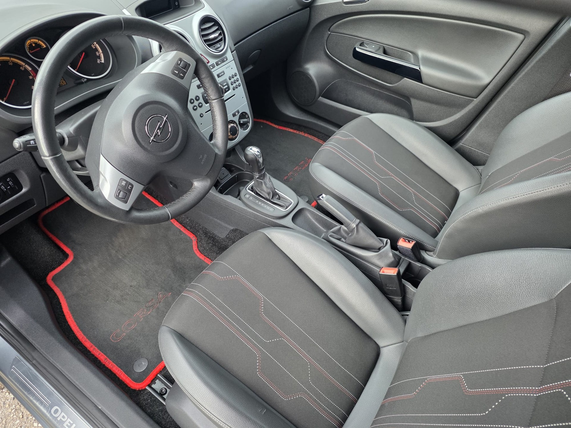 OPEL Corsa 1.4 TP Color Edition Automatic-image-4
