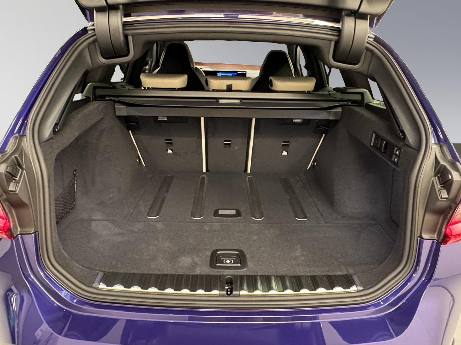 BMW M3 Competition xDrive Touring-image-9
