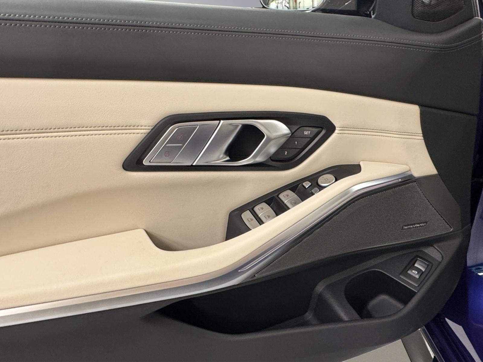 BMW M3 Competition xDrive Touring-image-12