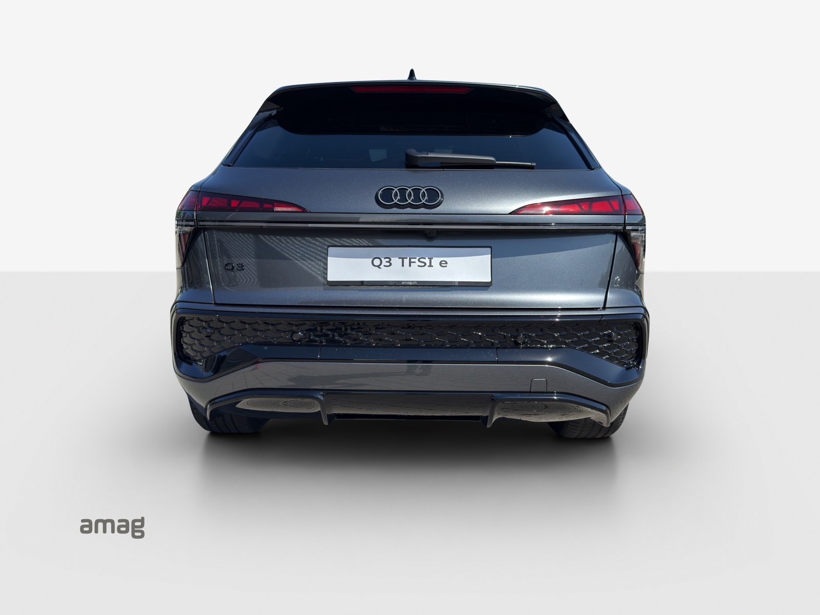 AUDI Q3 SUV e-hybrid 200 kW S tronig-image-3
