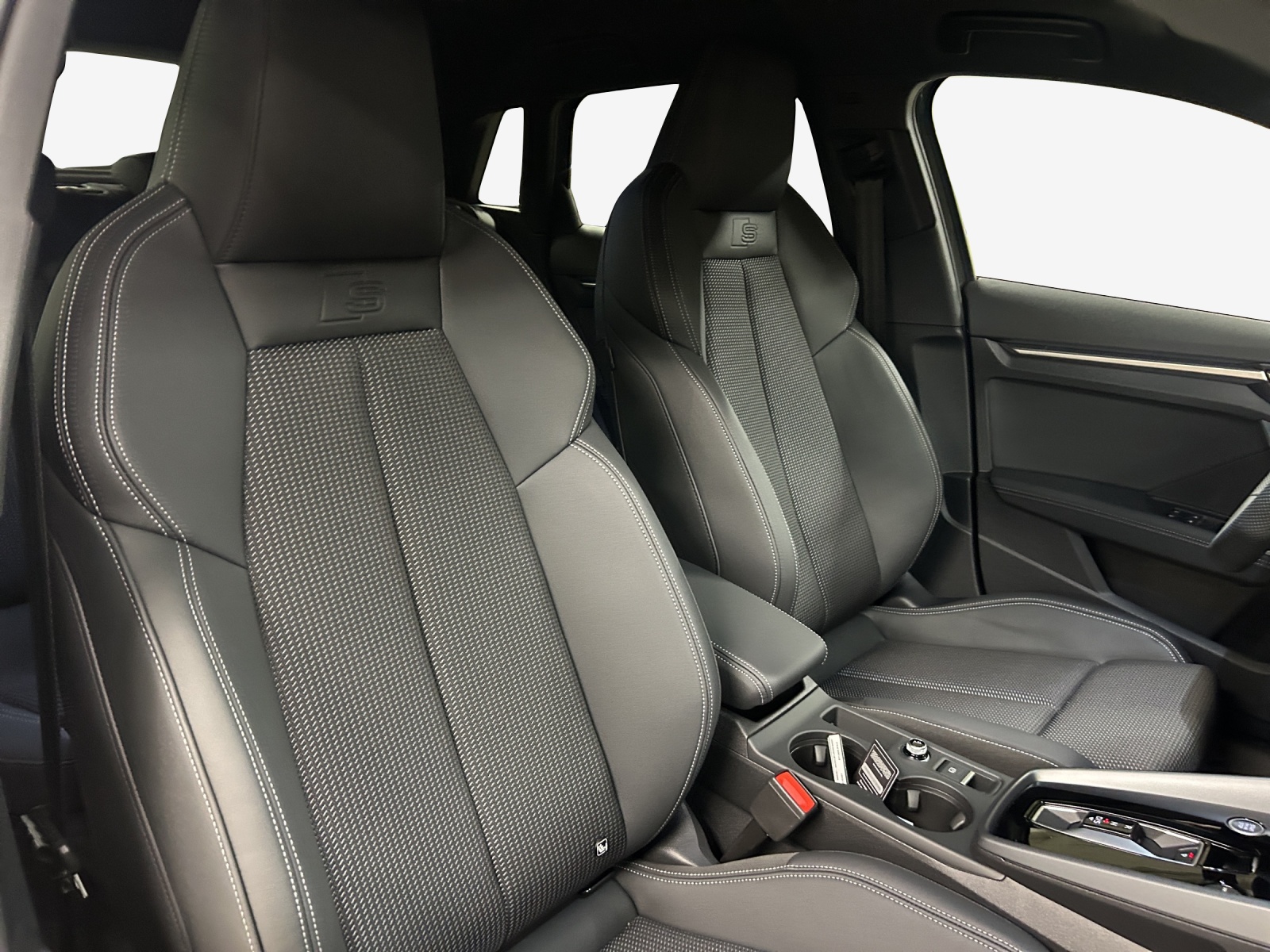 AUDI A3 Sportback TFSI e 200 kW S line Attraction S tronic-image-14