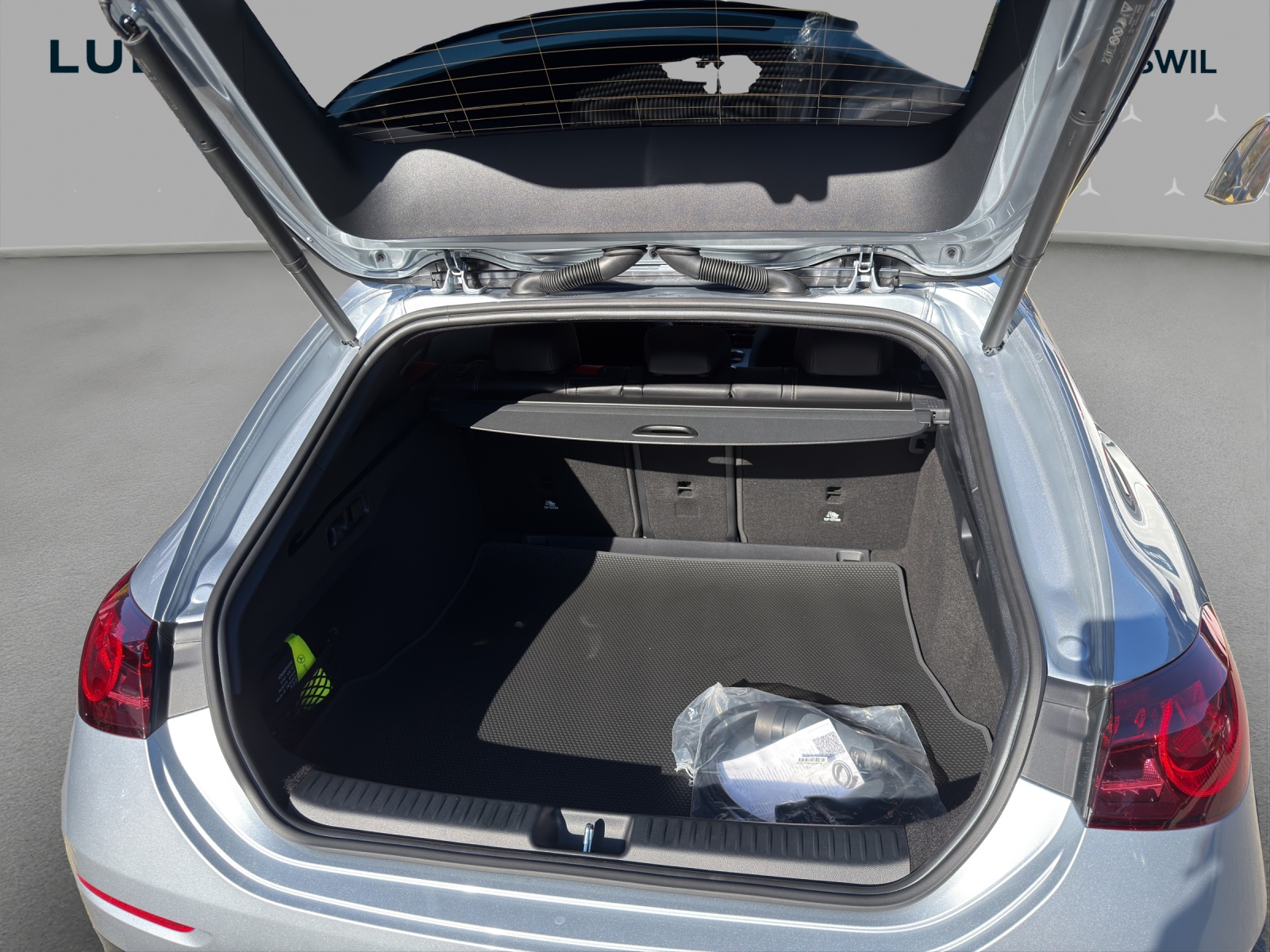 MERCEDES-BENZ CLA Shooting Brake 350 4Matic 85 kWh EQ-image-13