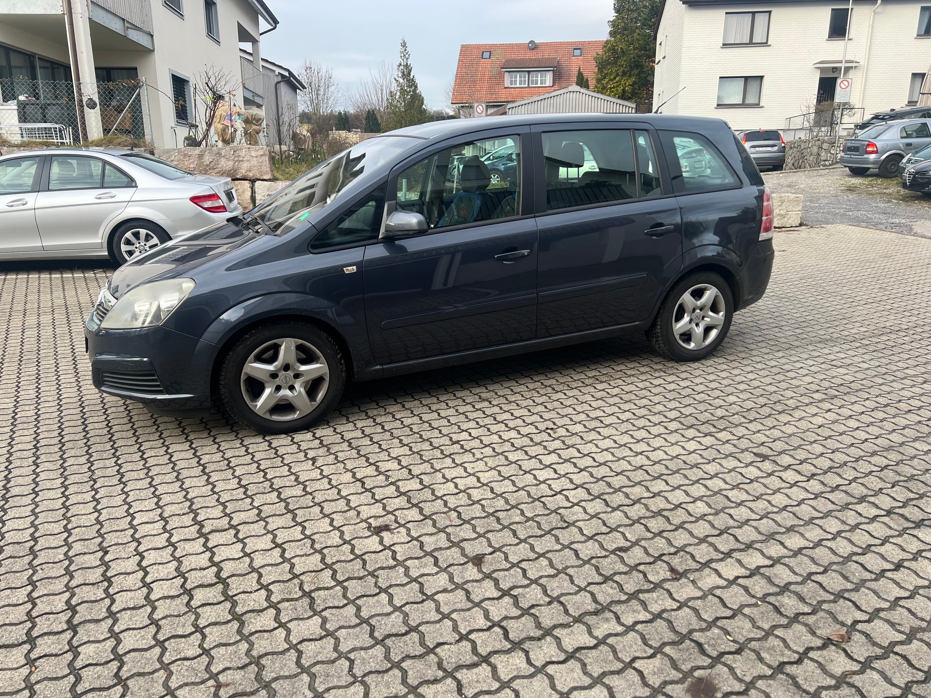 OPEL Zafira 2.2i 16V Cosmo-image-1