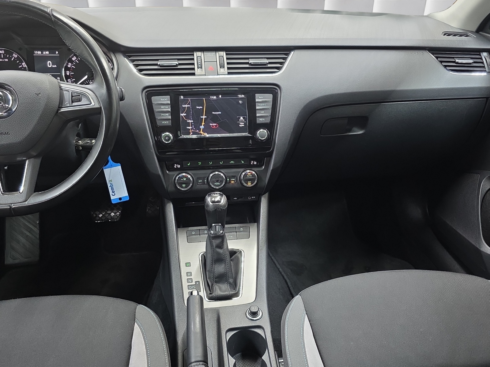 SKODA Octavia Combi 1.8 TSI Ambition 4x4 DSG-image-9