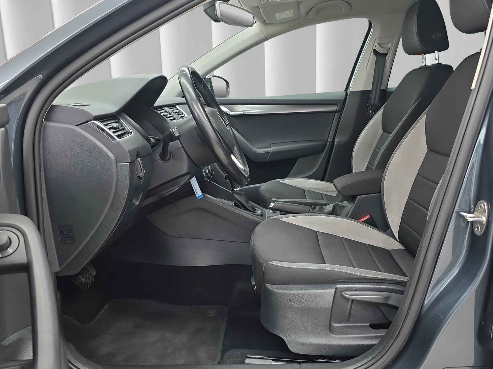 SKODA Octavia Combi 1.8 TSI Ambition 4x4 DSG-image-10