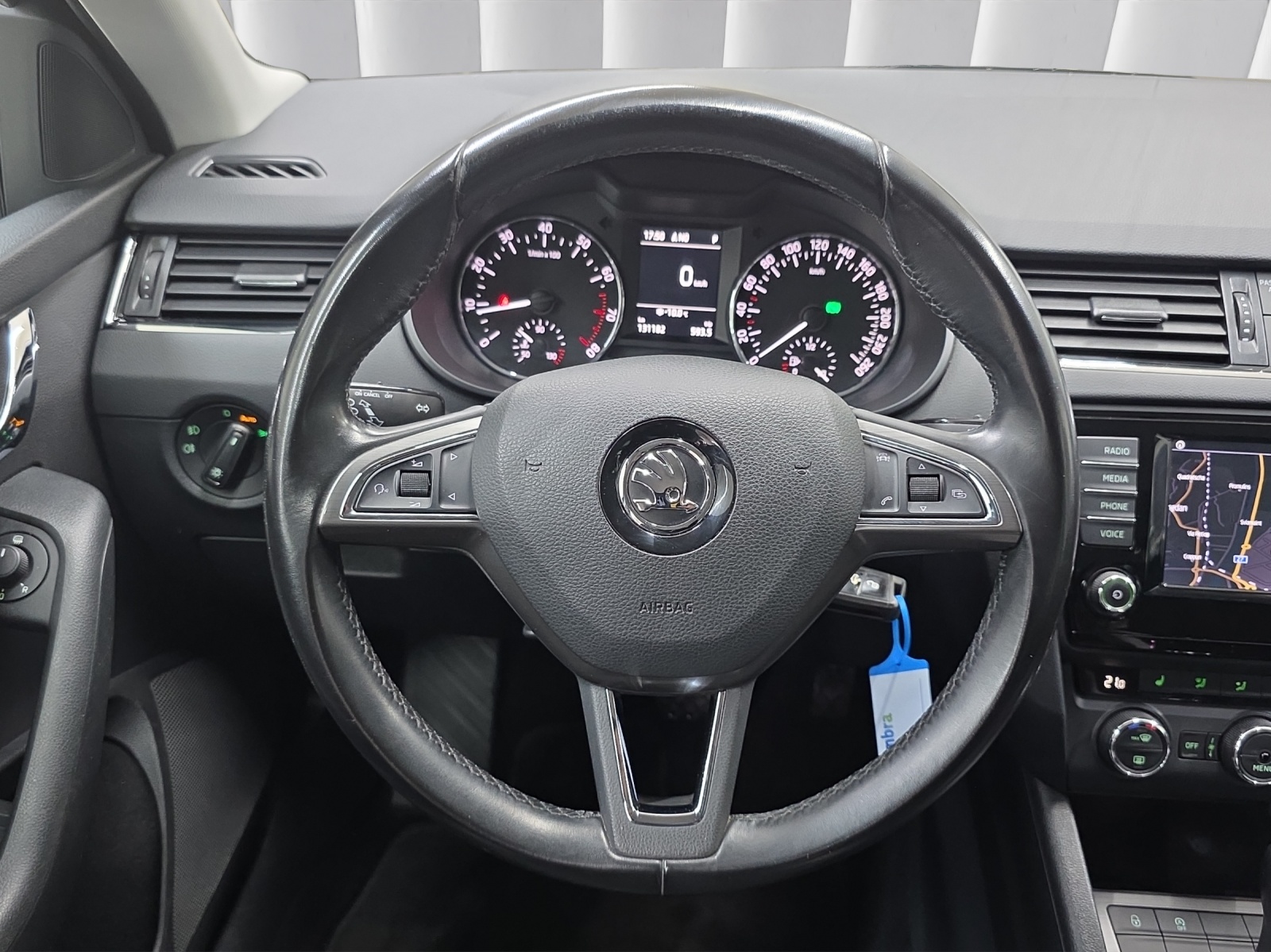 SKODA Octavia Combi 1.8 TSI Ambition 4x4 DSG-image-7