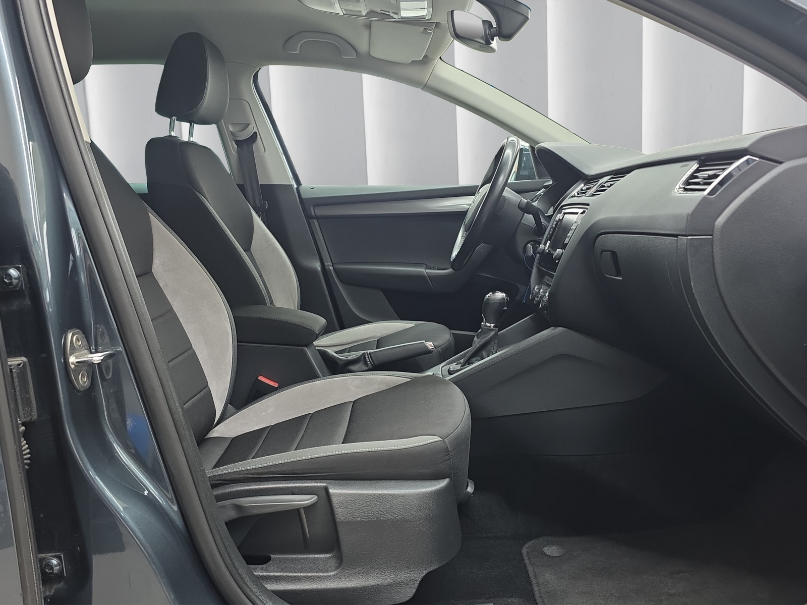 SKODA Octavia Combi 1.8 TSI Ambition 4x4 DSG-image-11