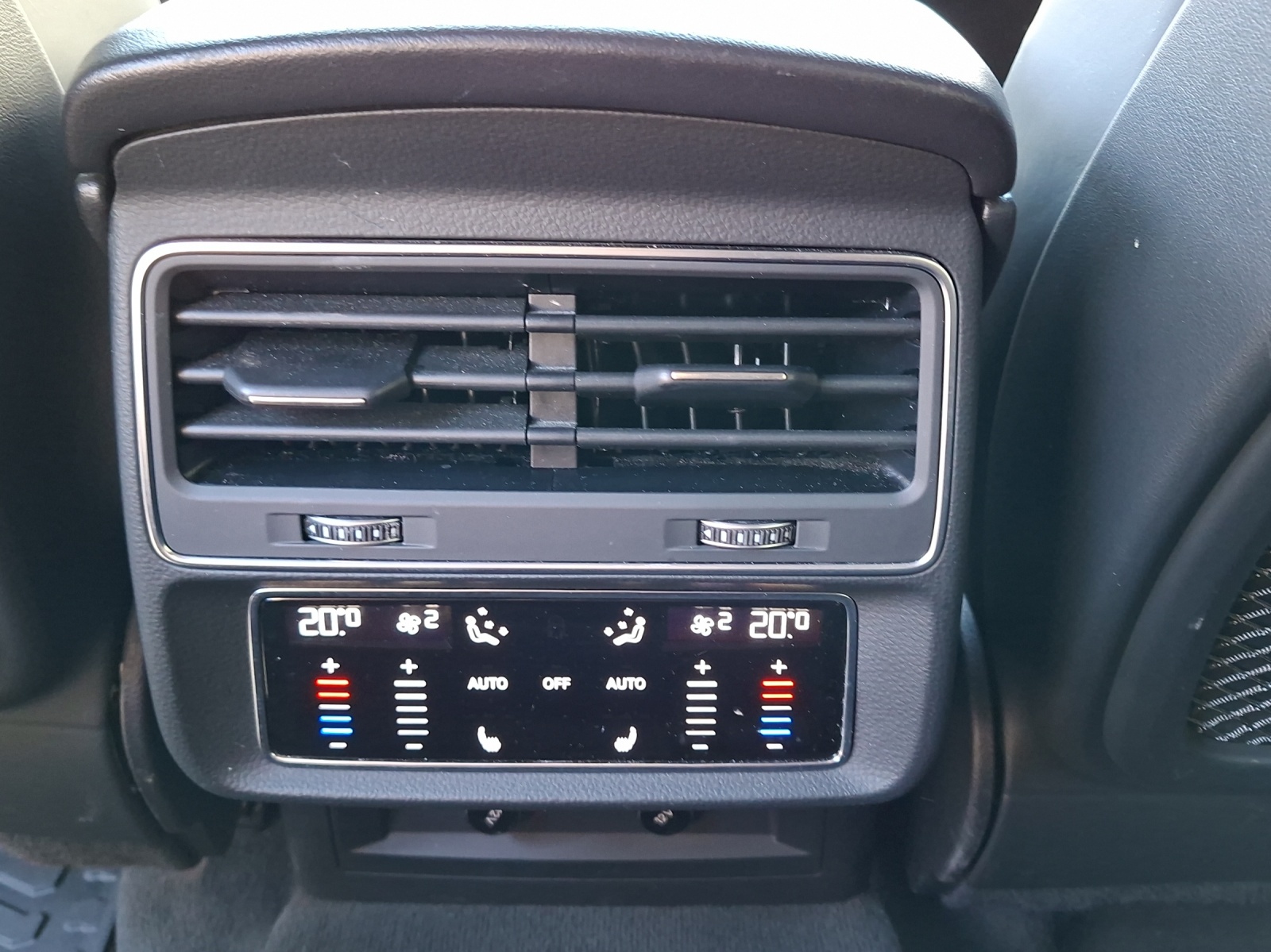 AUDI SQ8 TFSI quattro tiptronic-image-12