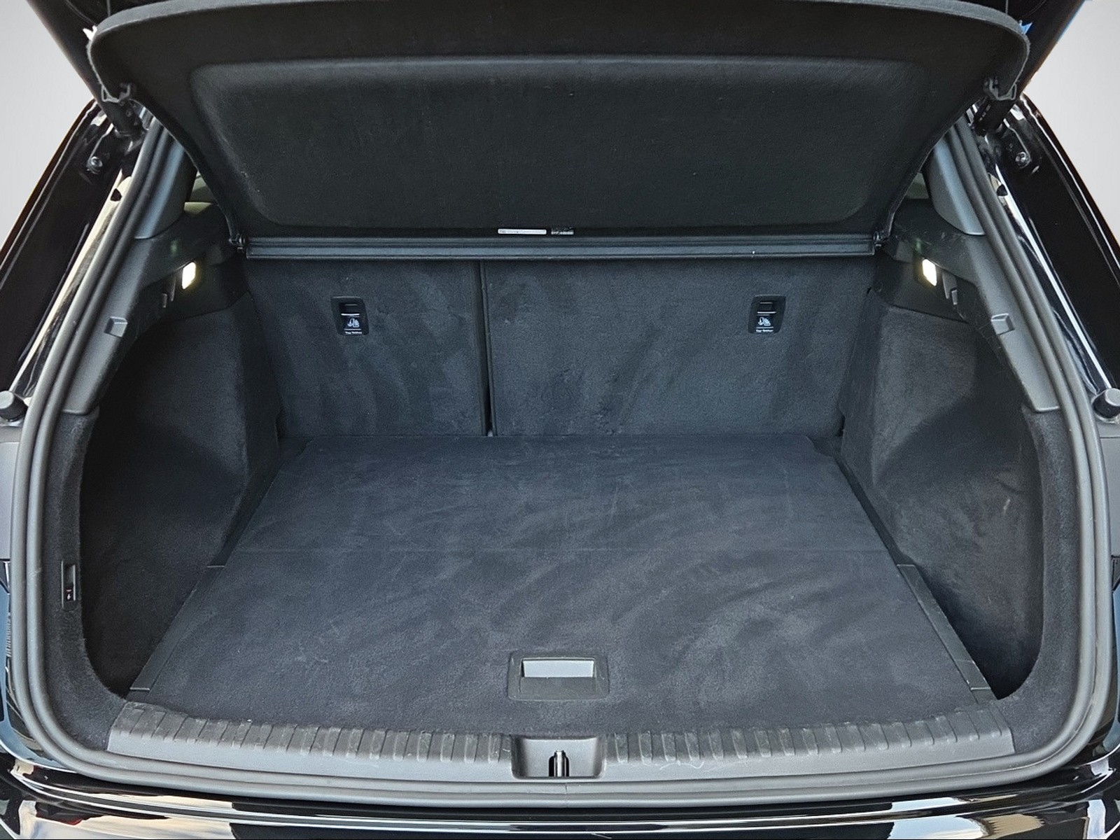 AUDI Q4 e-tron 50 quattro-image-6