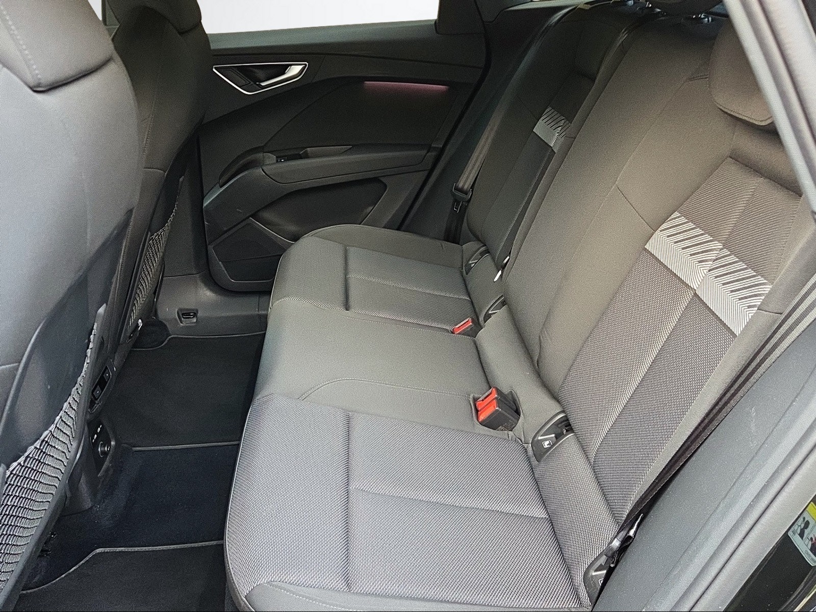 AUDI Q4 e-tron 50 quattro-image-11